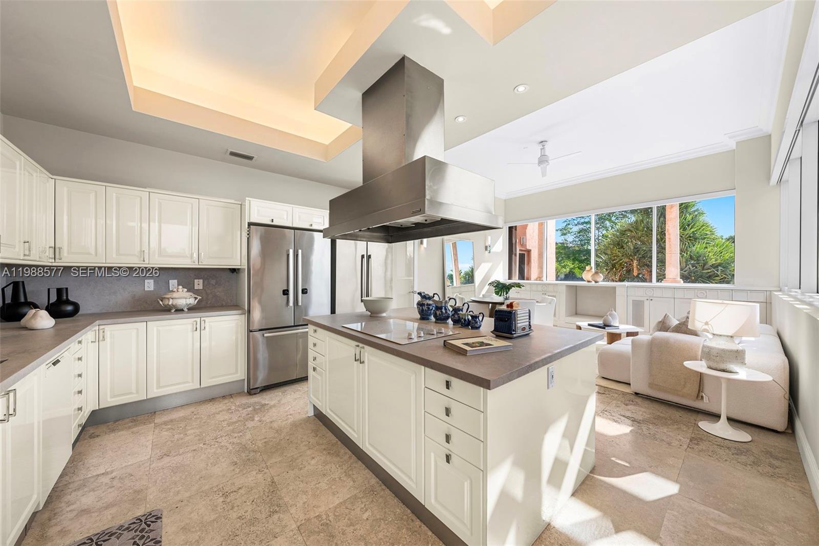 10 Edgewater Dr Unit: Lanai South