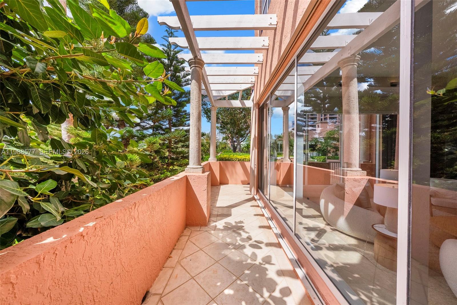 10 Edgewater Dr Unit: Lanai South