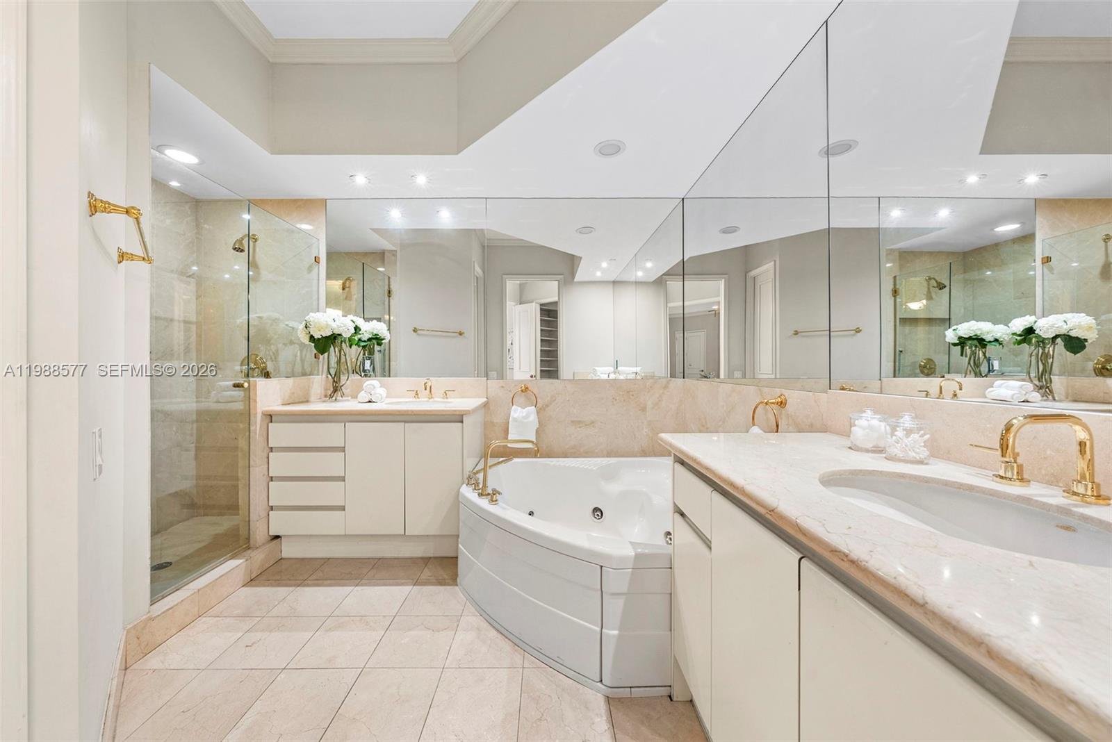 10 Edgewater Dr Unit: Lanai South