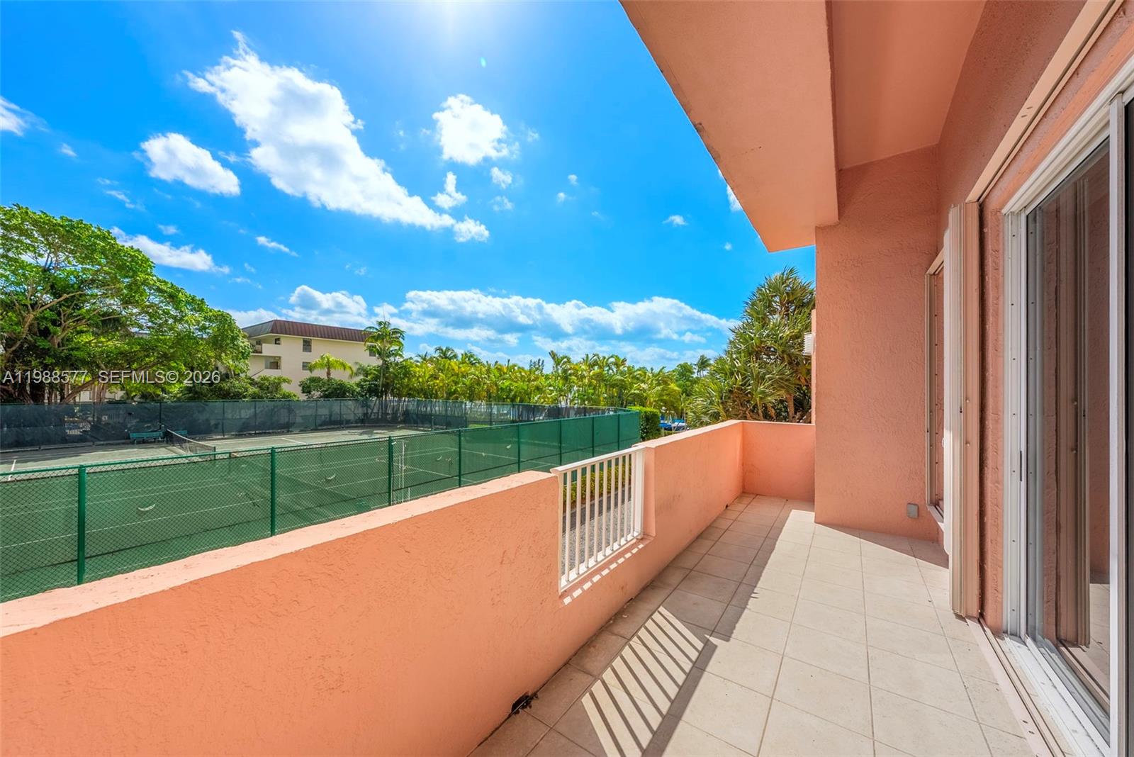 10 Edgewater Dr Unit: Lanai South