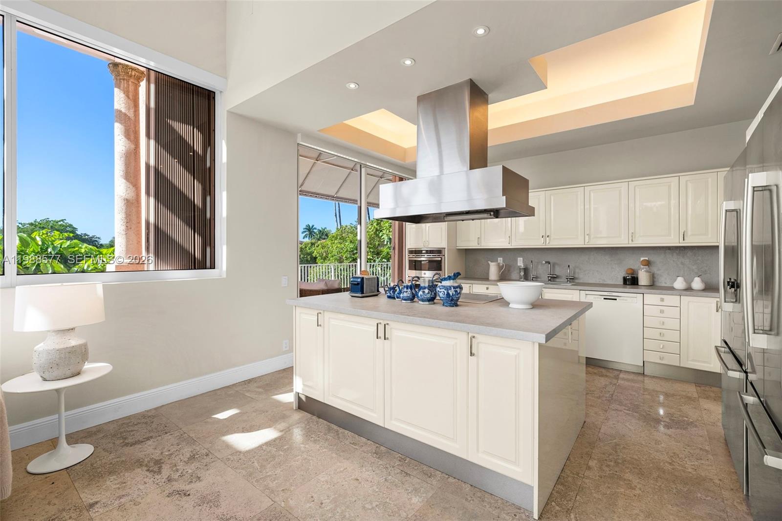 10 Edgewater Dr Unit: Lanai South