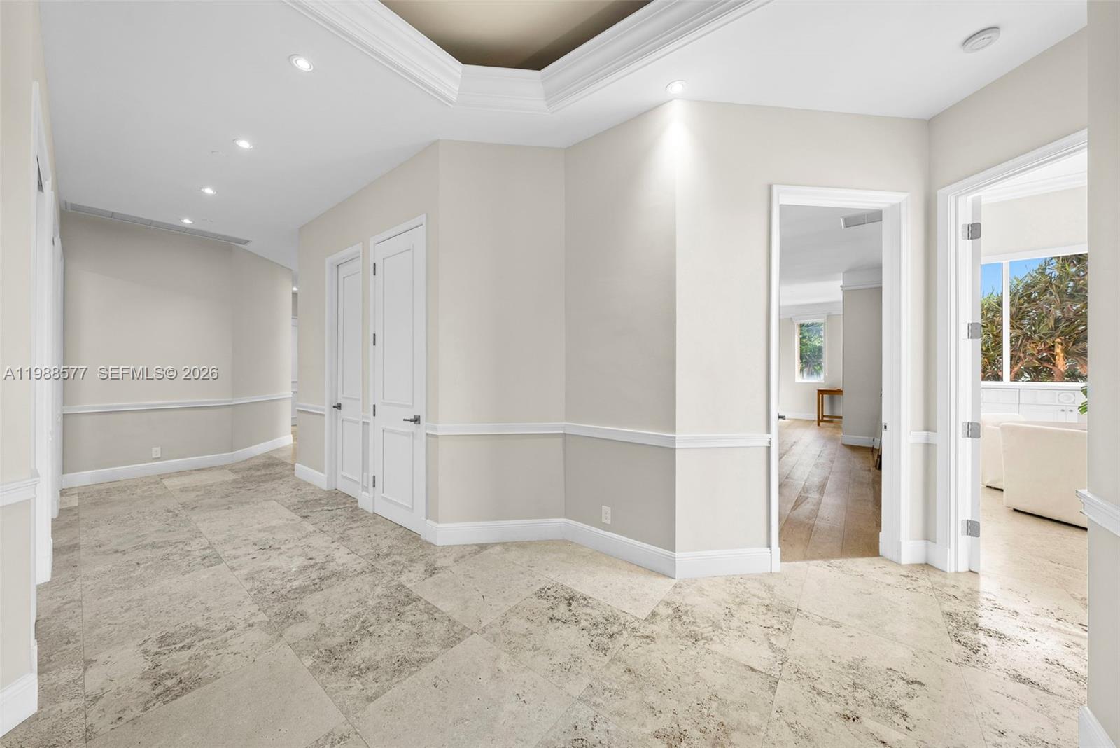 10 Edgewater Dr Unit: Lanai South