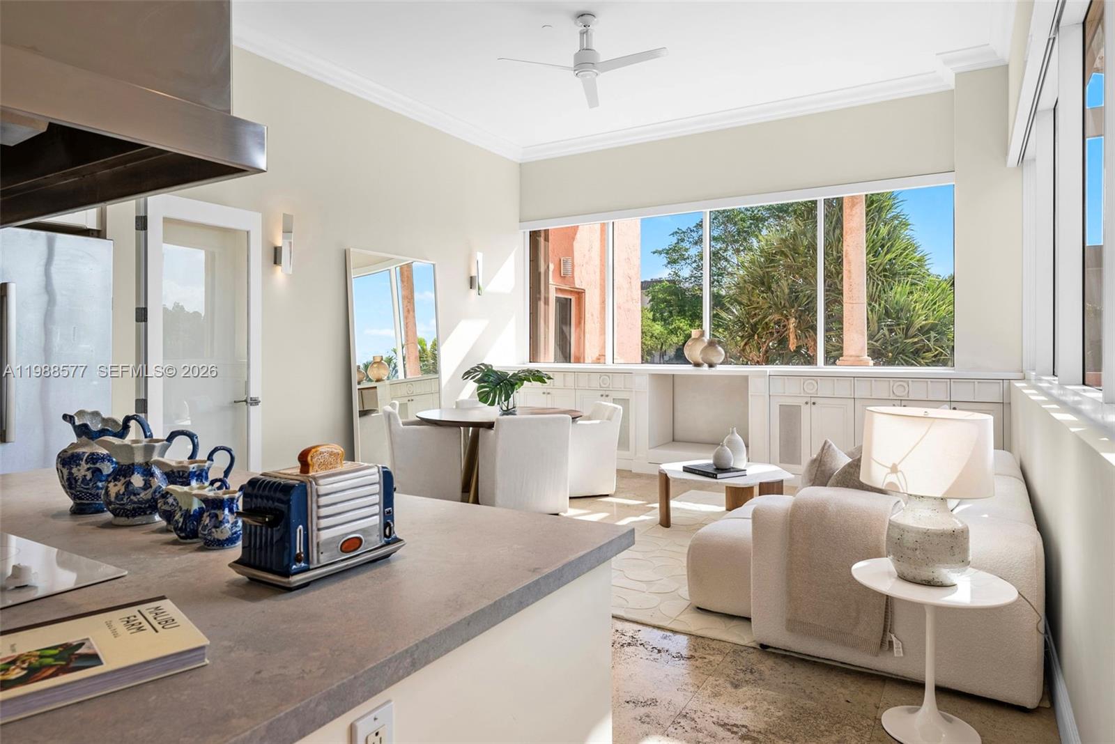 10 Edgewater Dr Unit: Lanai South