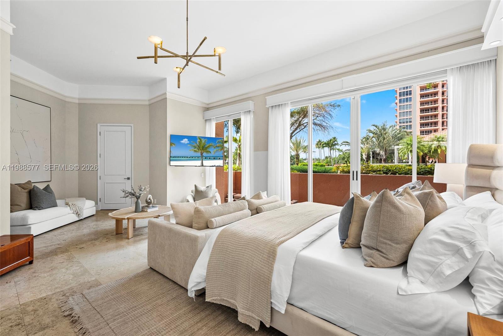 10 Edgewater Dr Unit: Lanai South