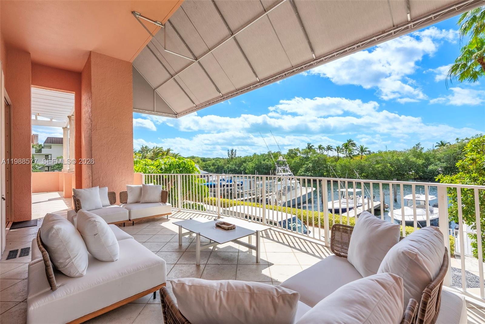 10 Edgewater Dr Unit: Lanai South