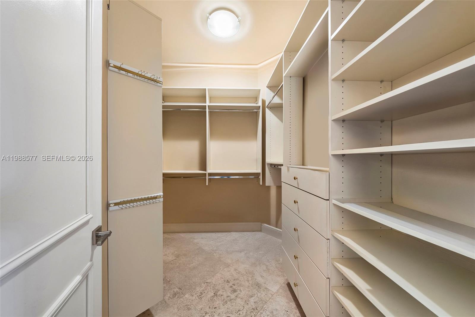 10 Edgewater Dr Unit: Lanai South