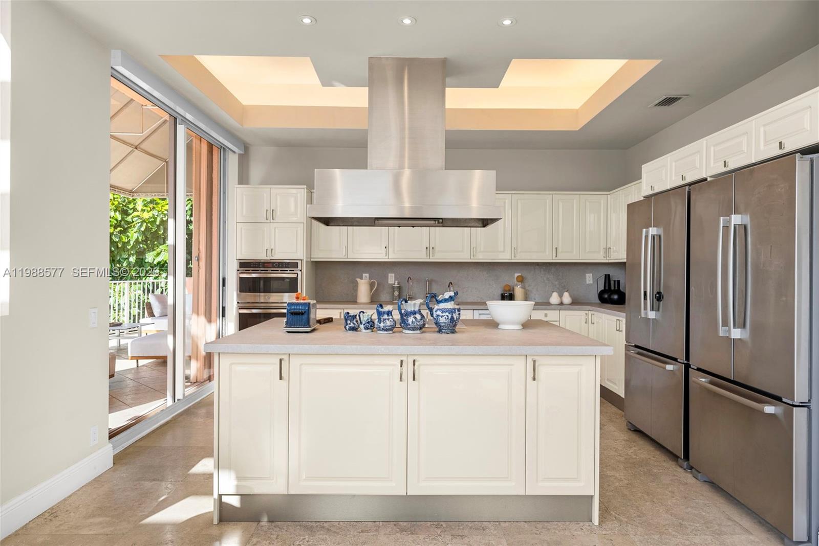 10 Edgewater Dr Unit: Lanai South