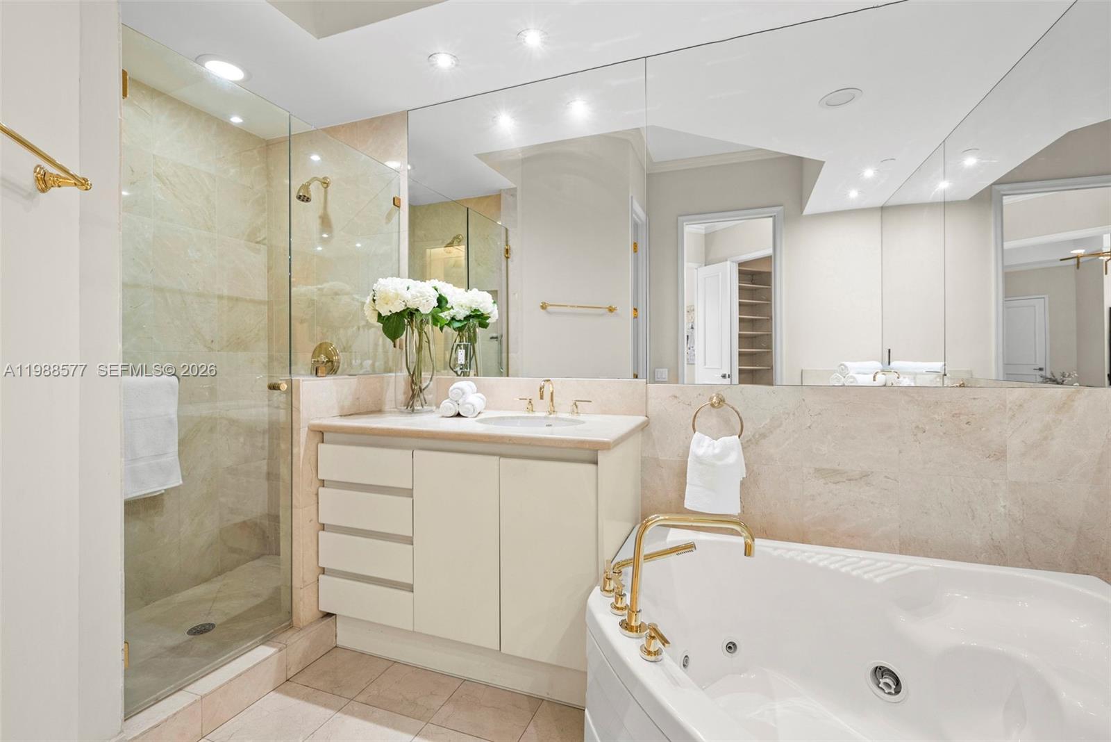 10 Edgewater Dr Unit: Lanai South