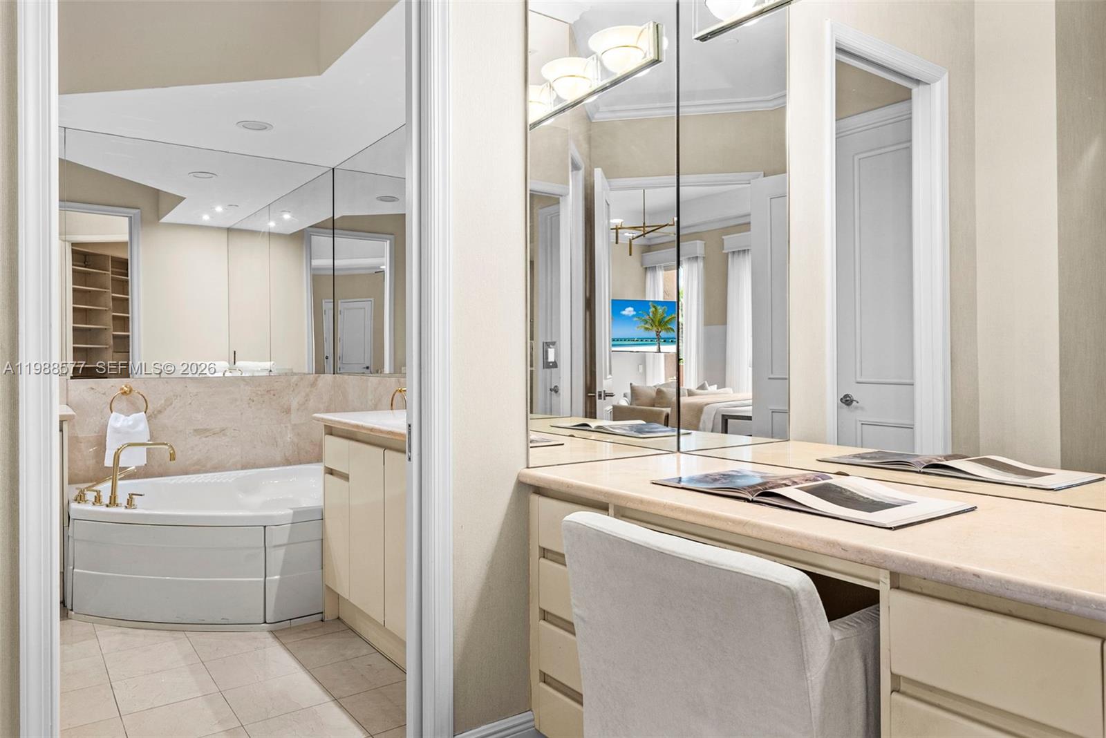 10 Edgewater Dr Unit: Lanai South