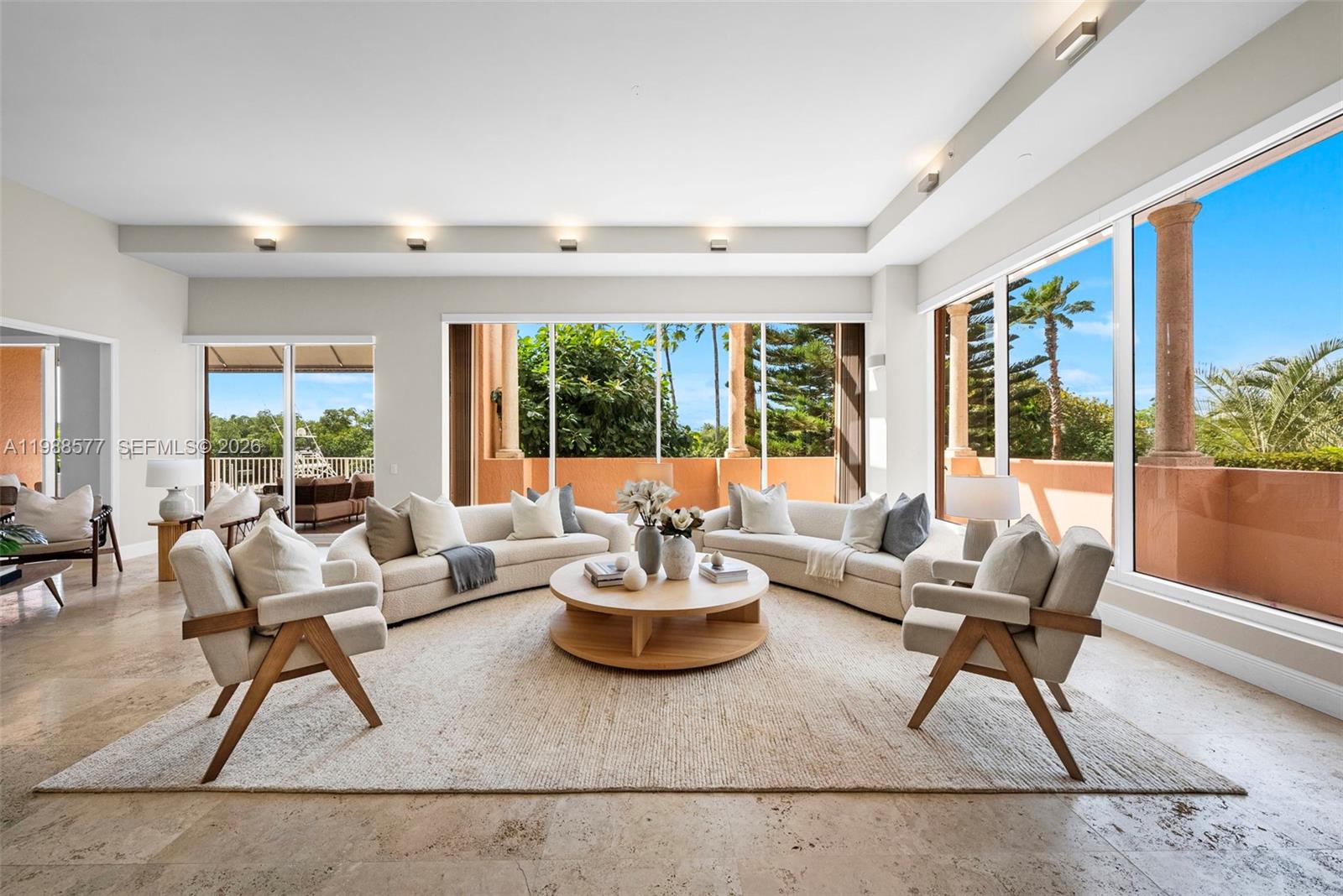 10 Edgewater Dr Unit: Lanai South