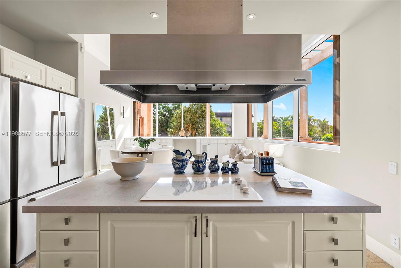 10 Edgewater Dr Unit: Lanai South