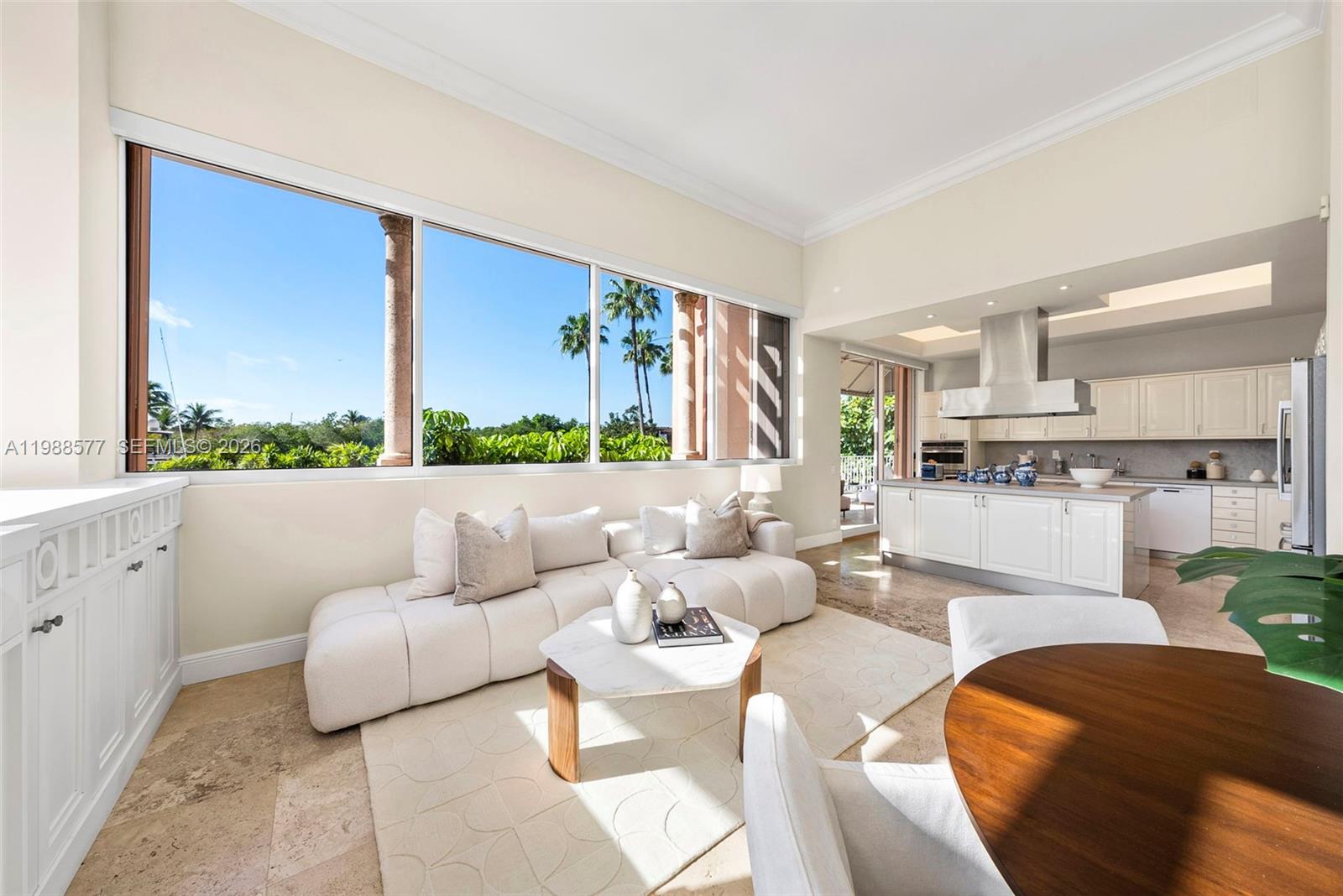 10 Edgewater Dr Unit: Lanai South