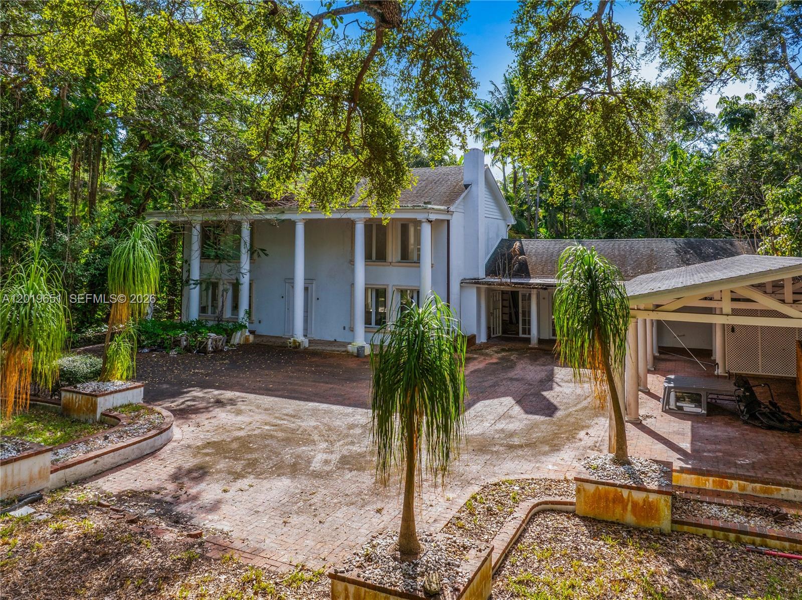 3720 Poinciana Ave