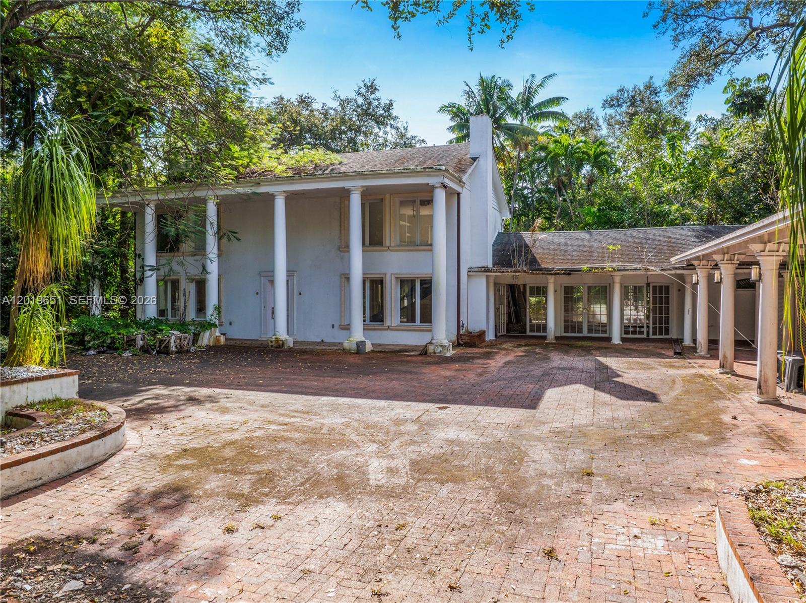 3720 Poinciana Ave