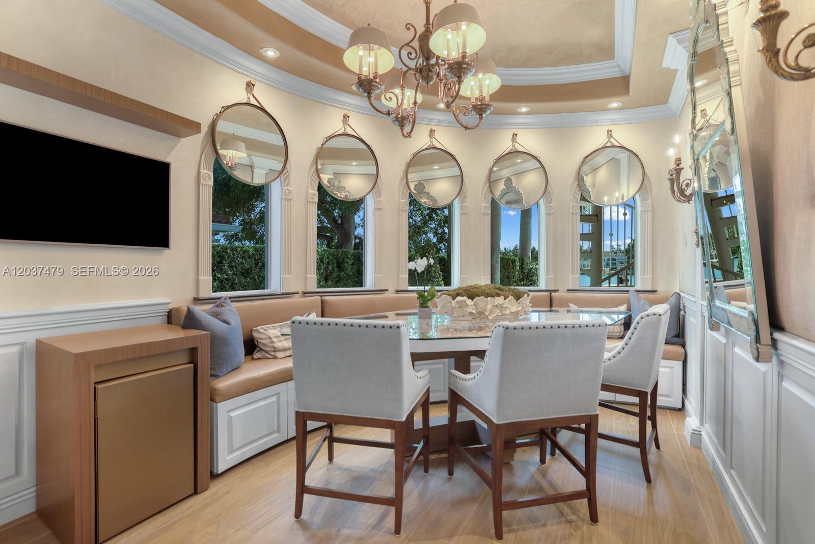 176 S Hibiscus Drive