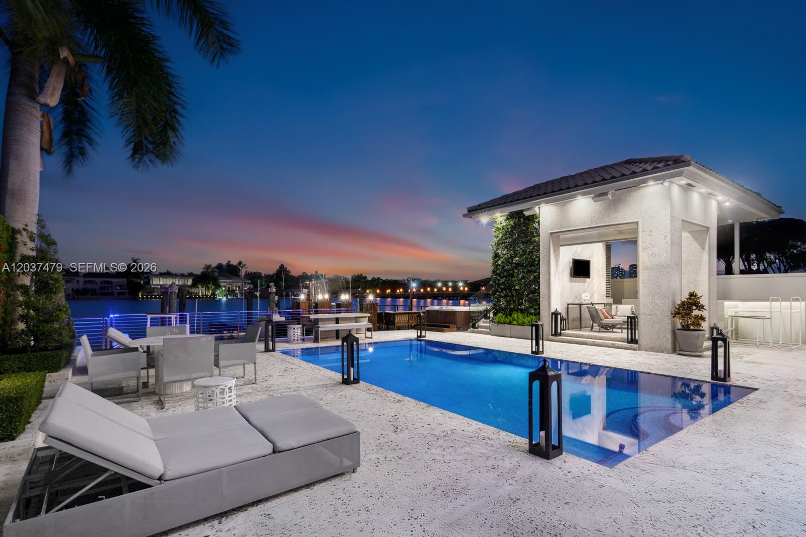 176 S Hibiscus Drive