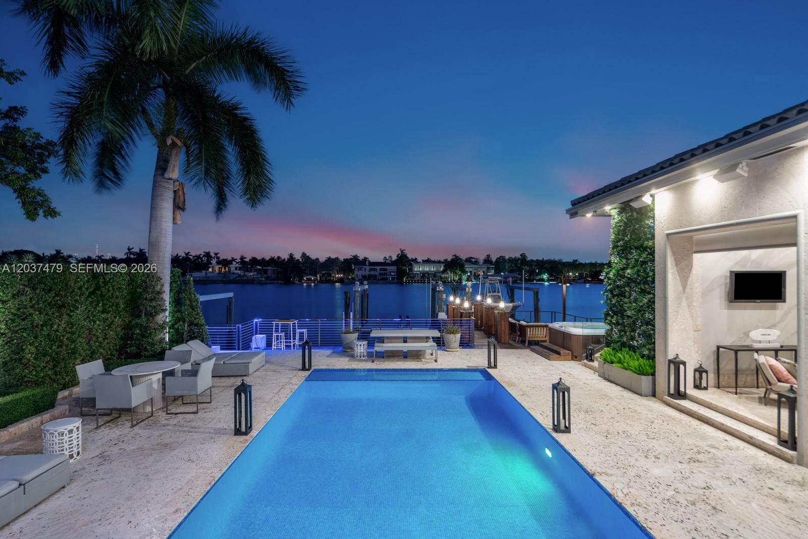 176 S Hibiscus Drive