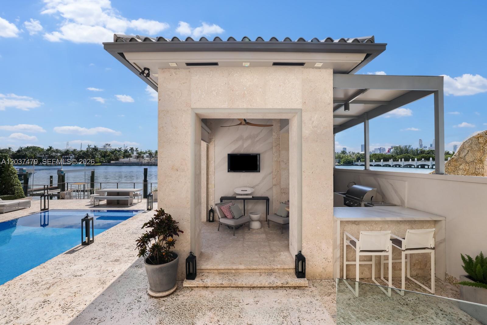 176 S Hibiscus Drive