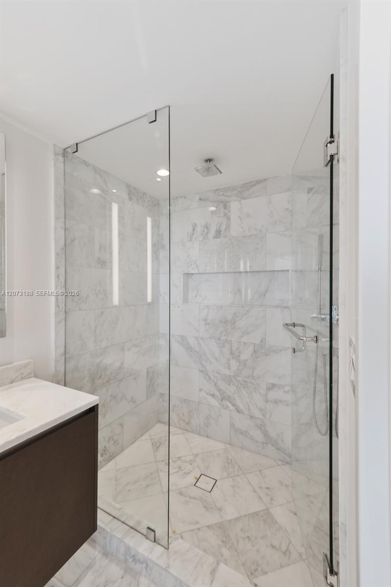 1451 Brickell Ave # 2405