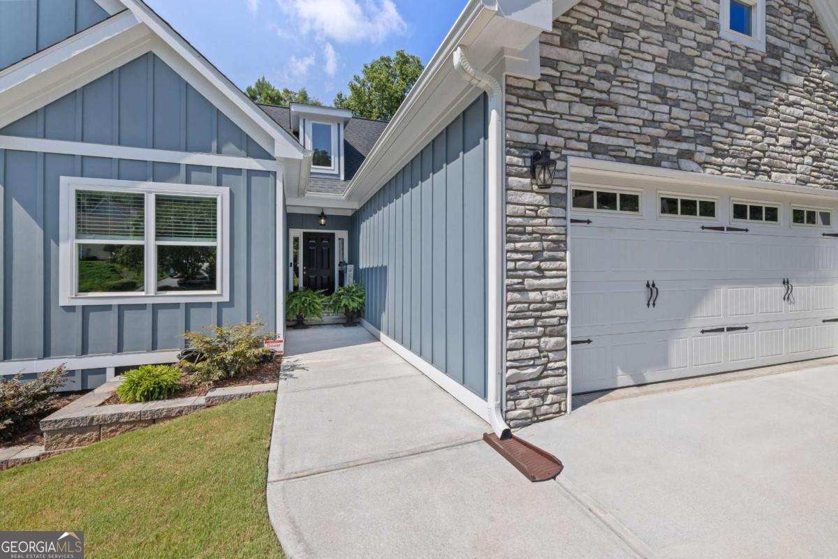 220 Meredith Ridge Road