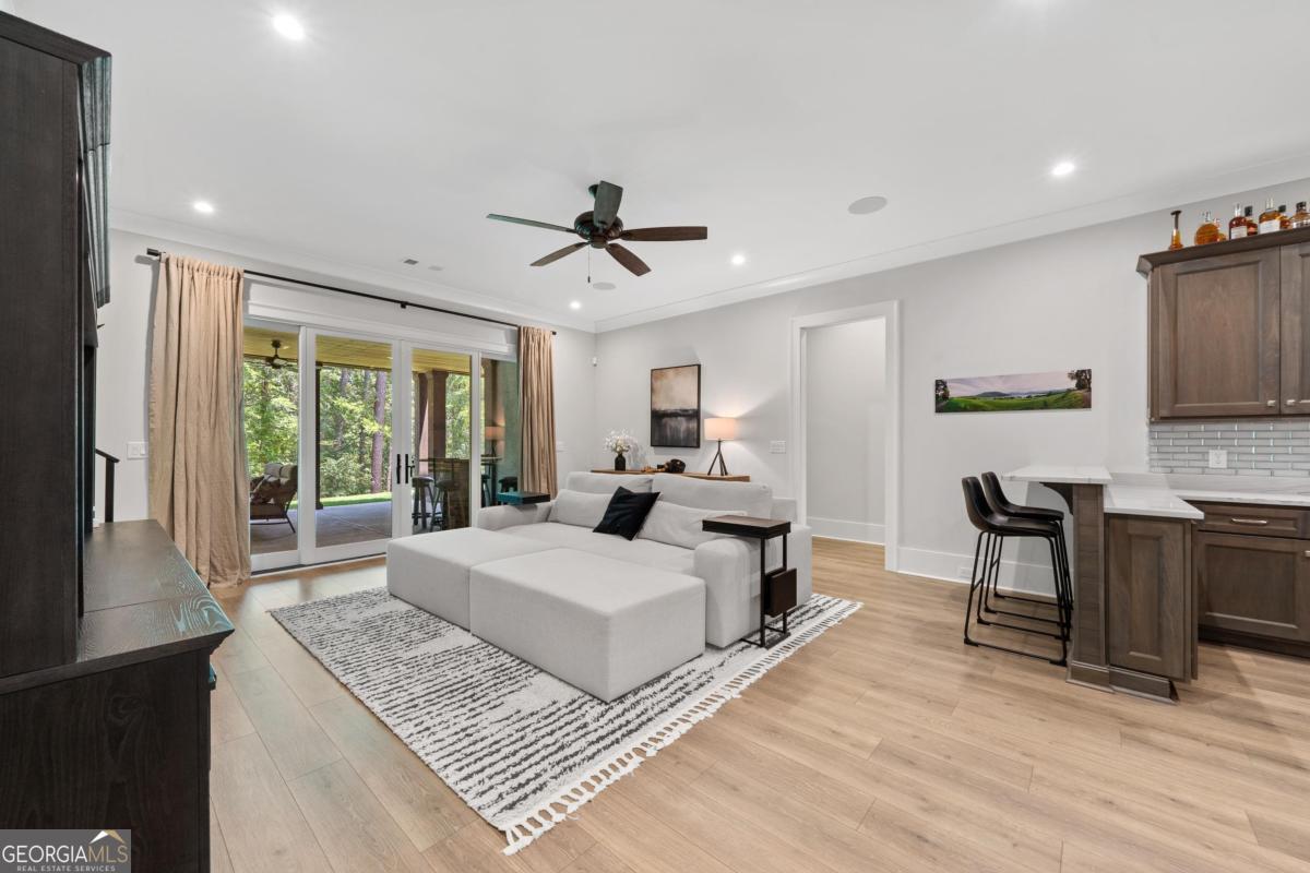 1030 Parrotts Cove