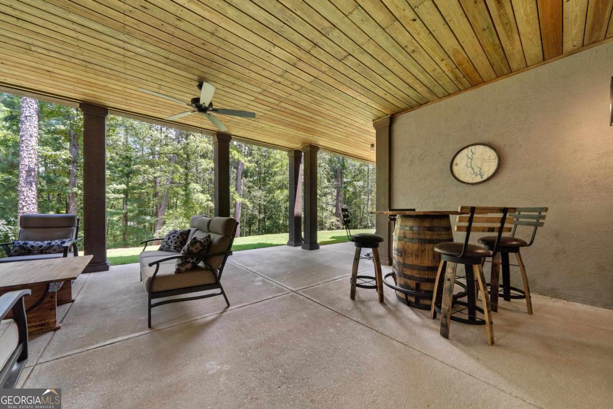 1030 Parrotts Cove