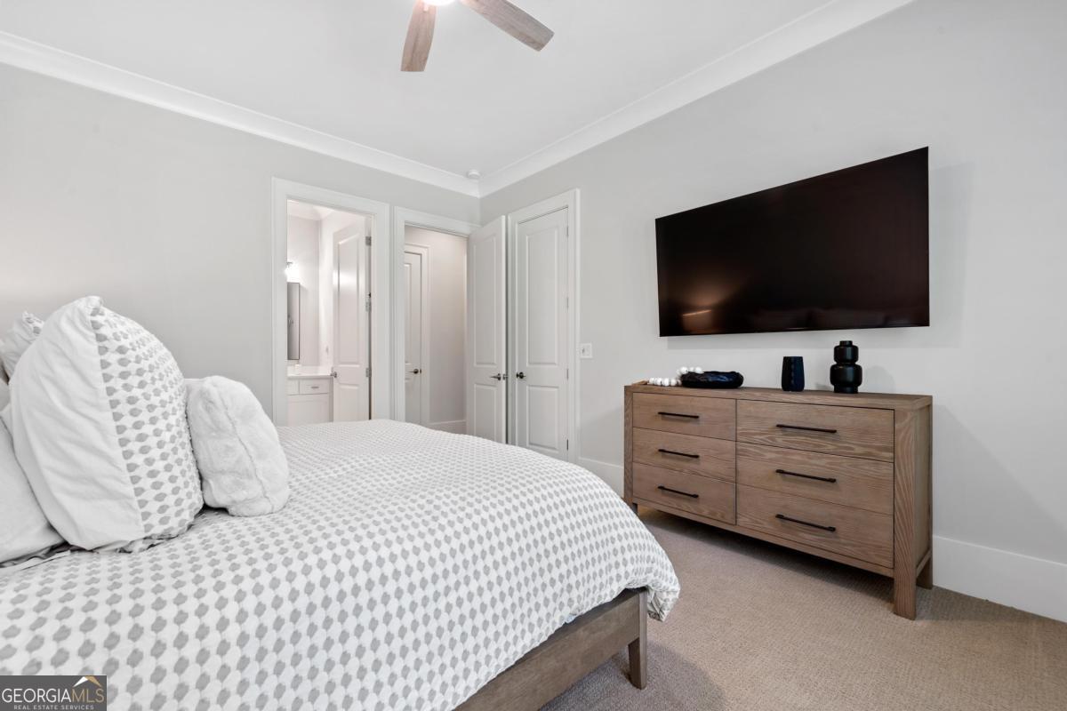 1030 Parrotts Cove