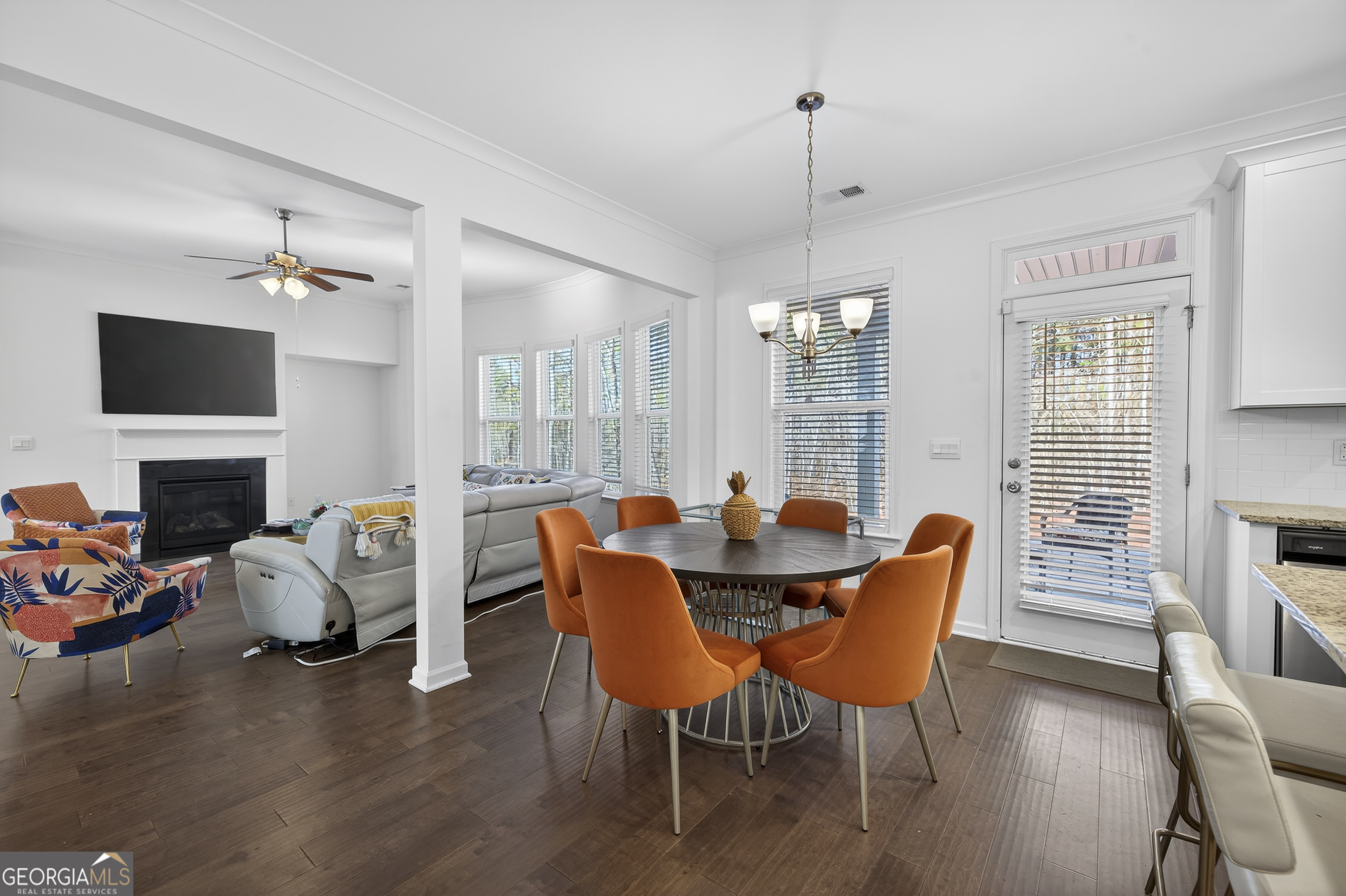 1400 Trident Maple Chase