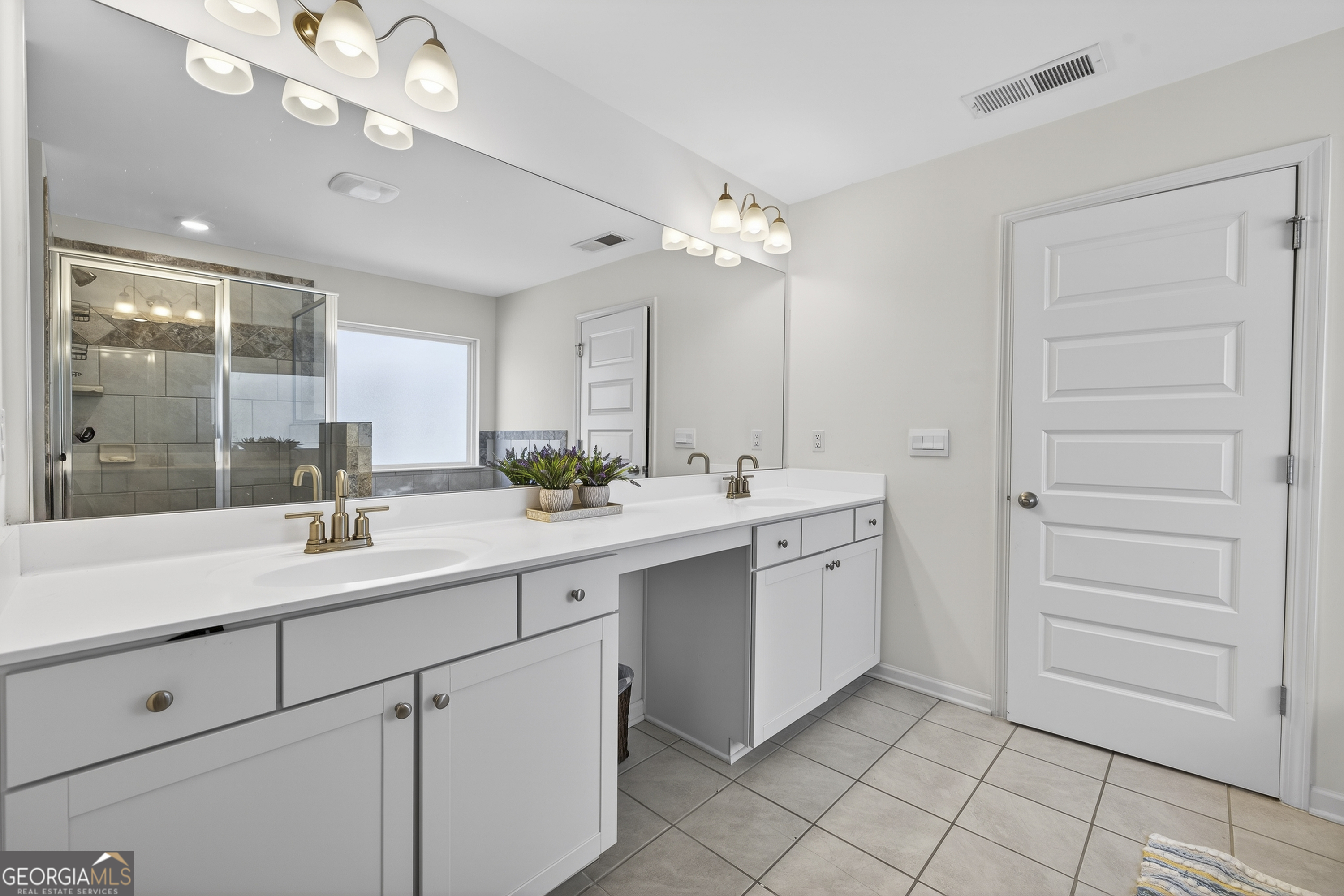 1400 Trident Maple Chase