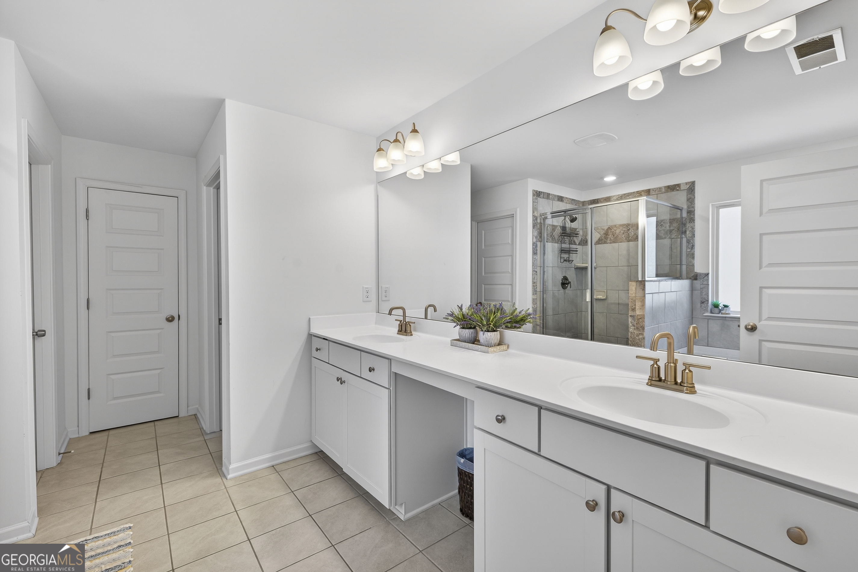 1400 Trident Maple Chase