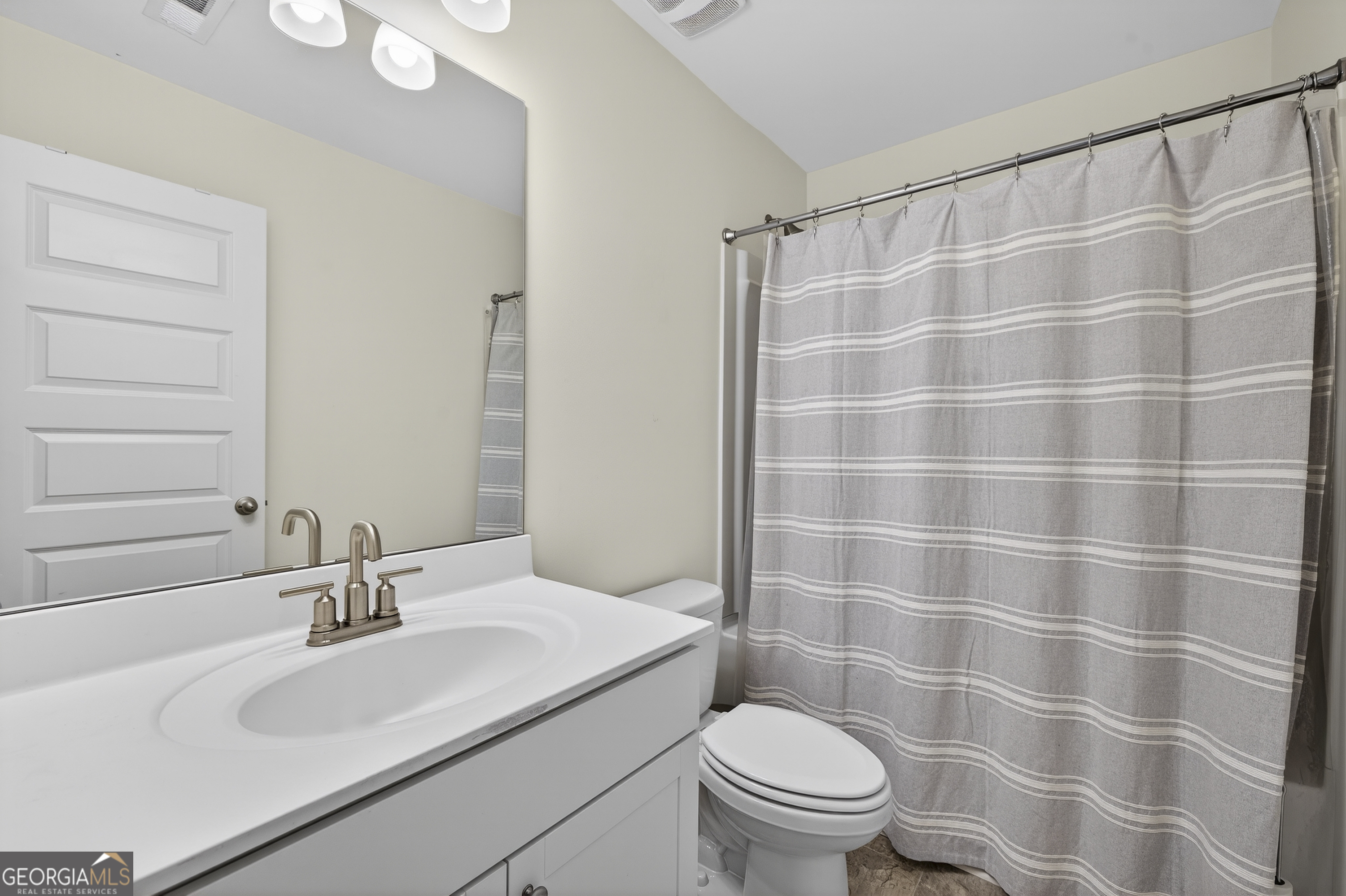 1400 Trident Maple Chase