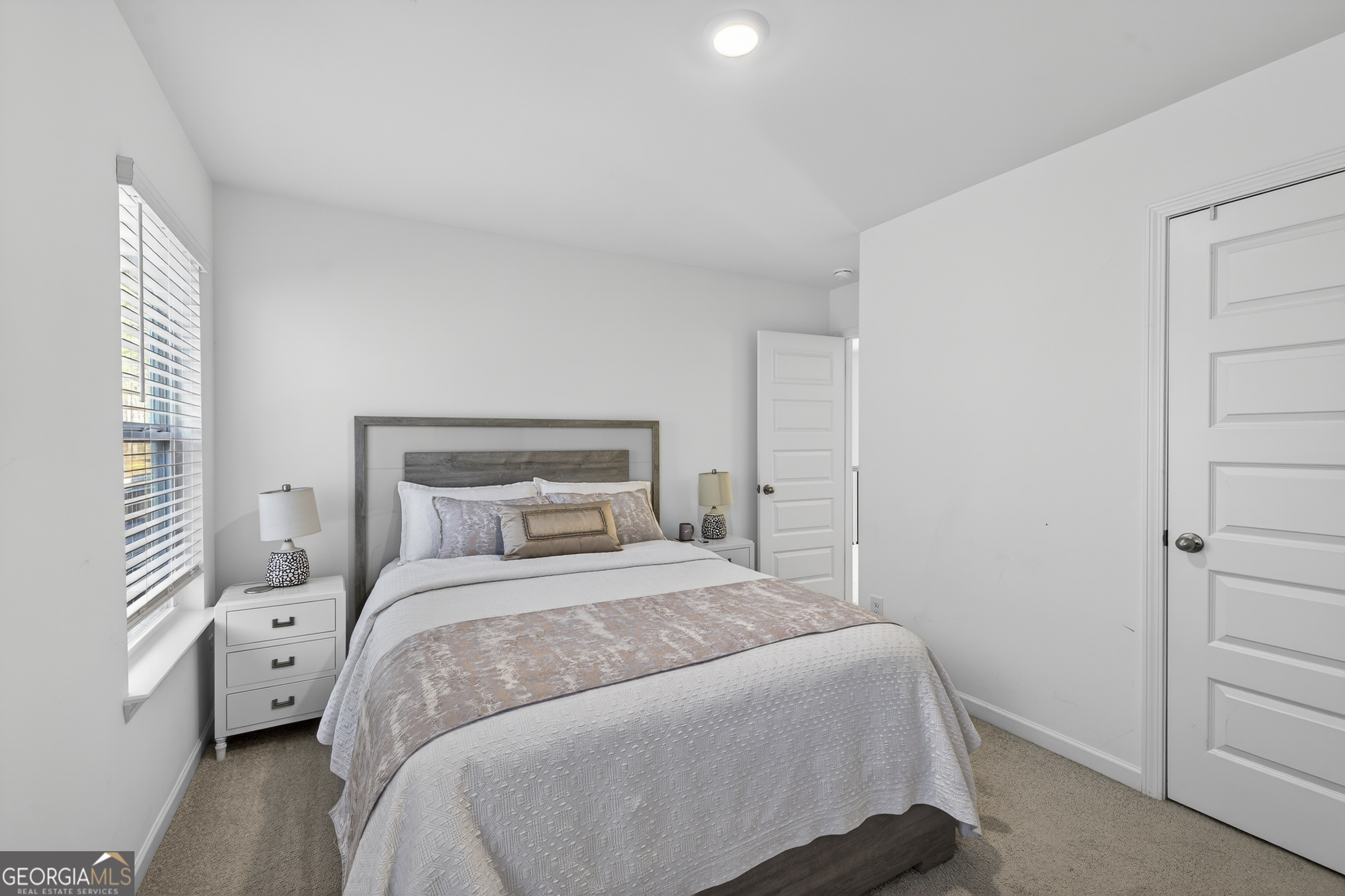 1400 Trident Maple Chase