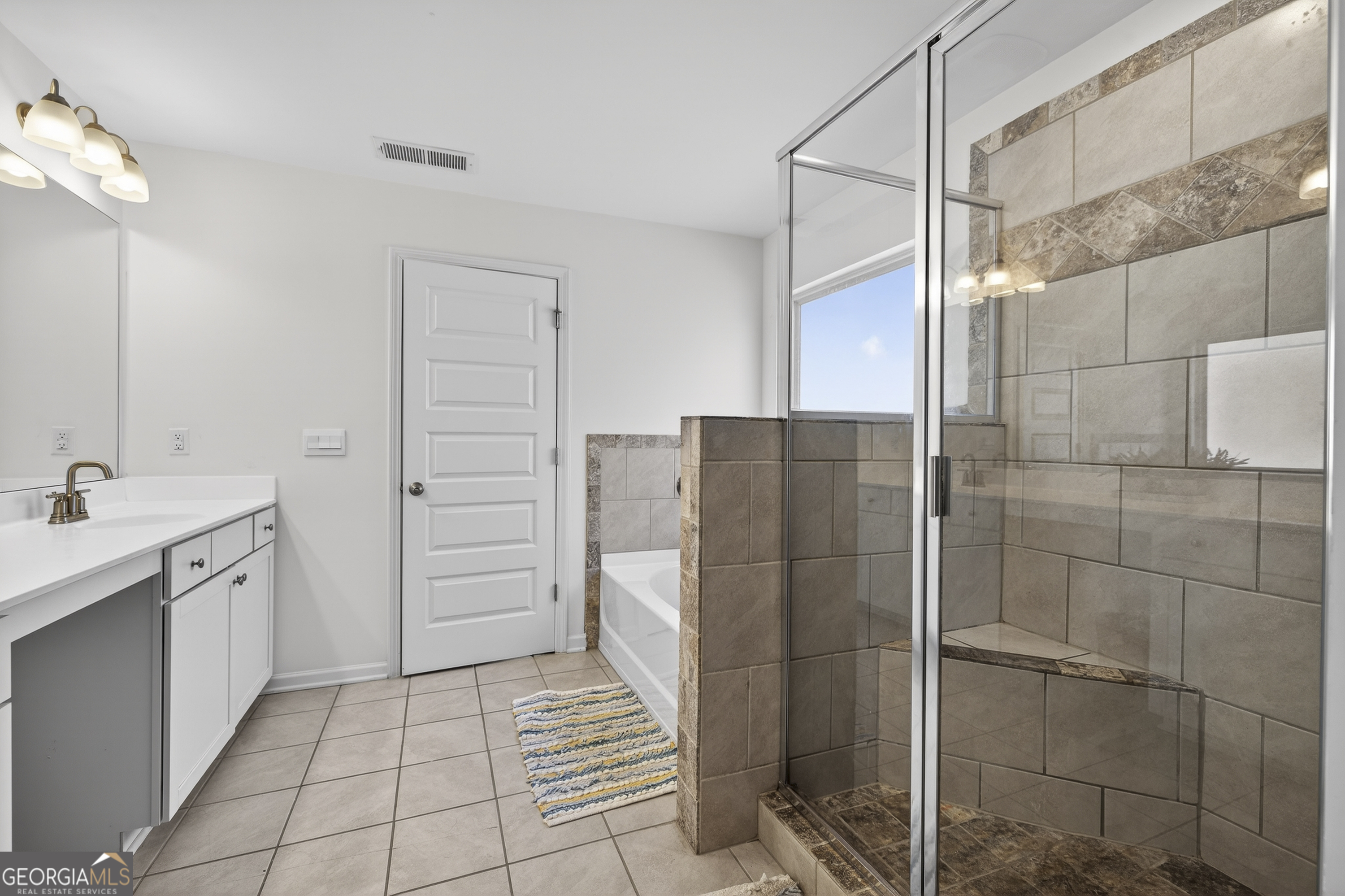 1400 Trident Maple Chase