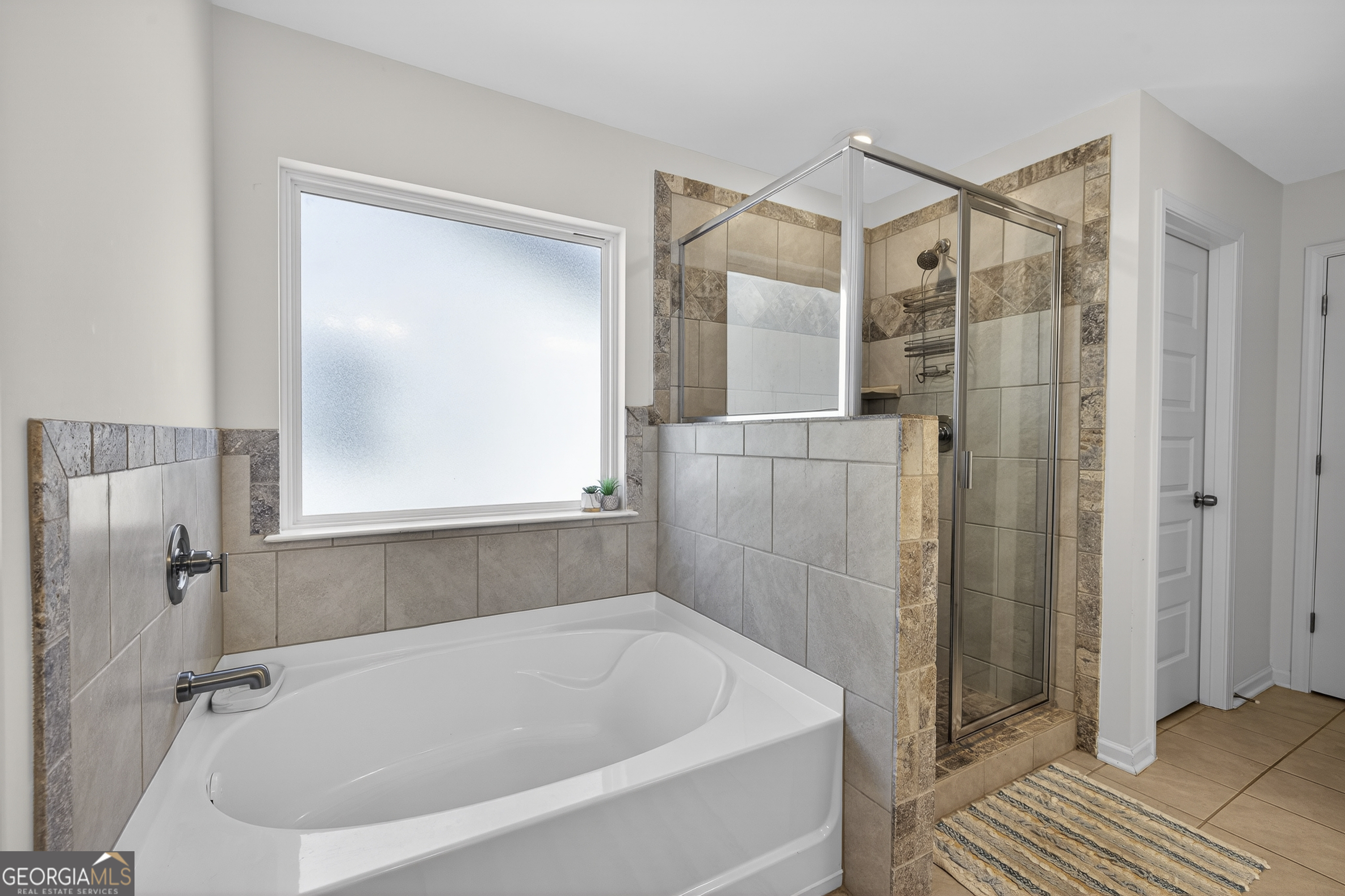 1400 Trident Maple Chase