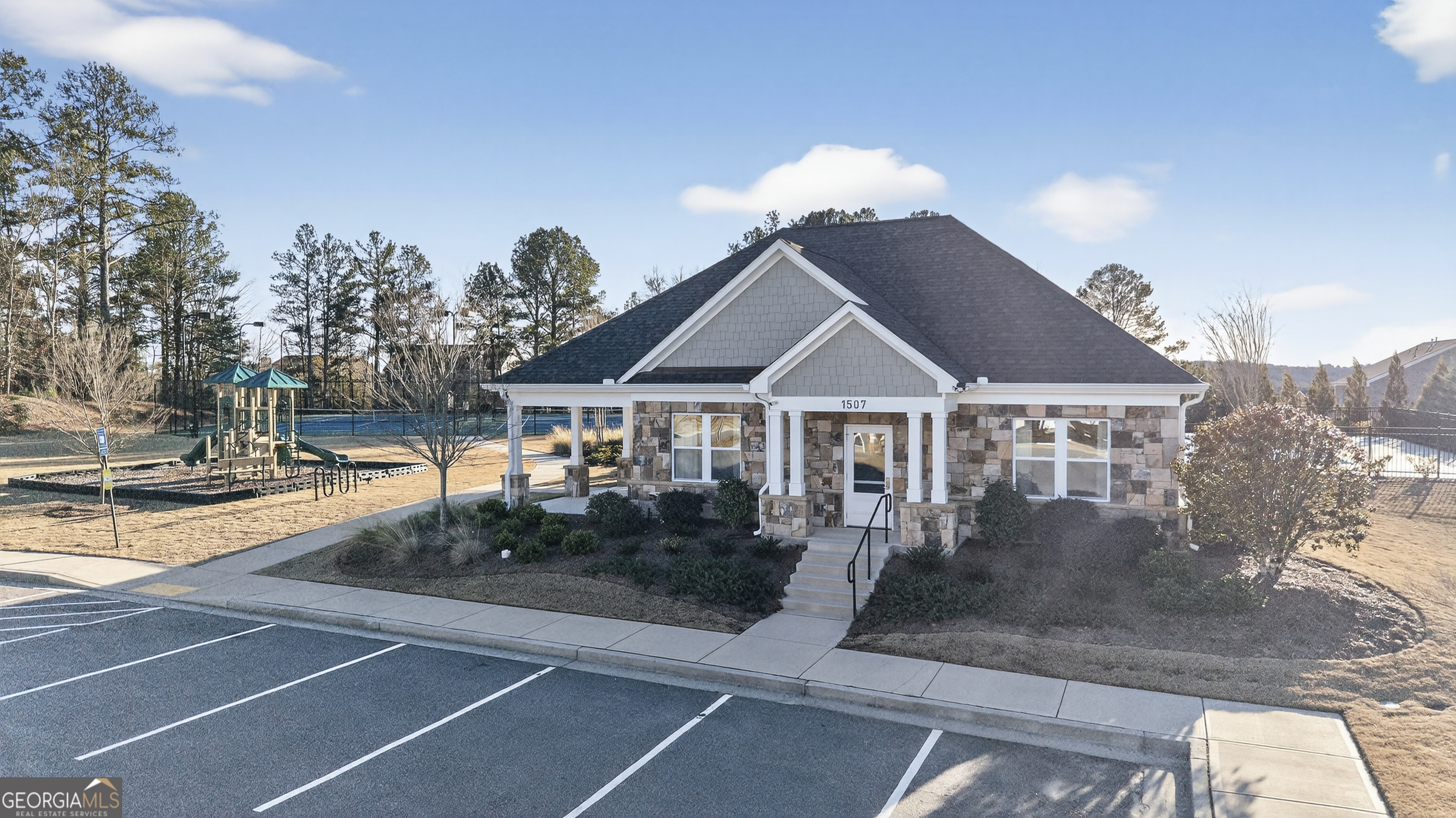 1400 Trident Maple Chase