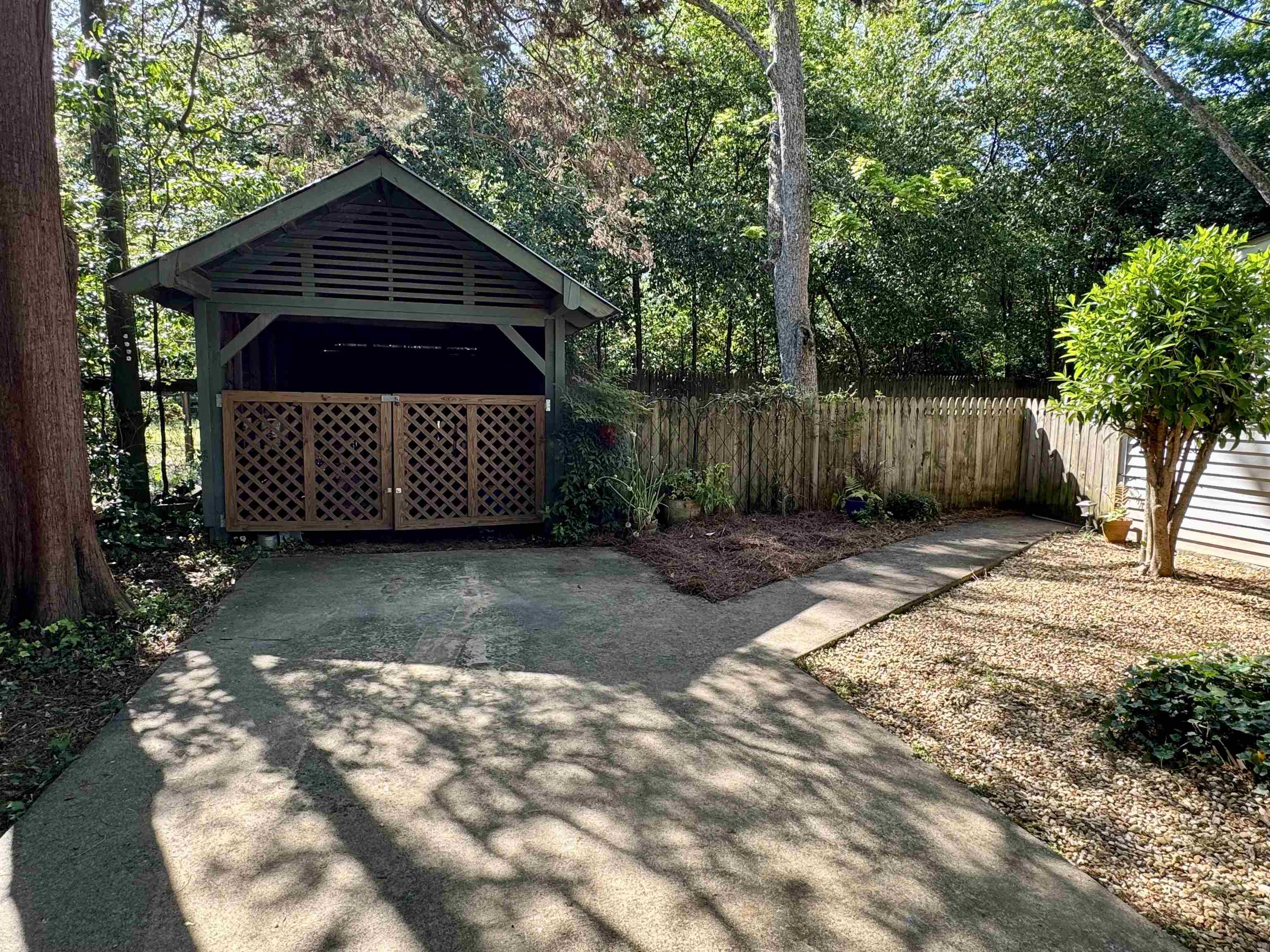 204 N WALNUT STREET