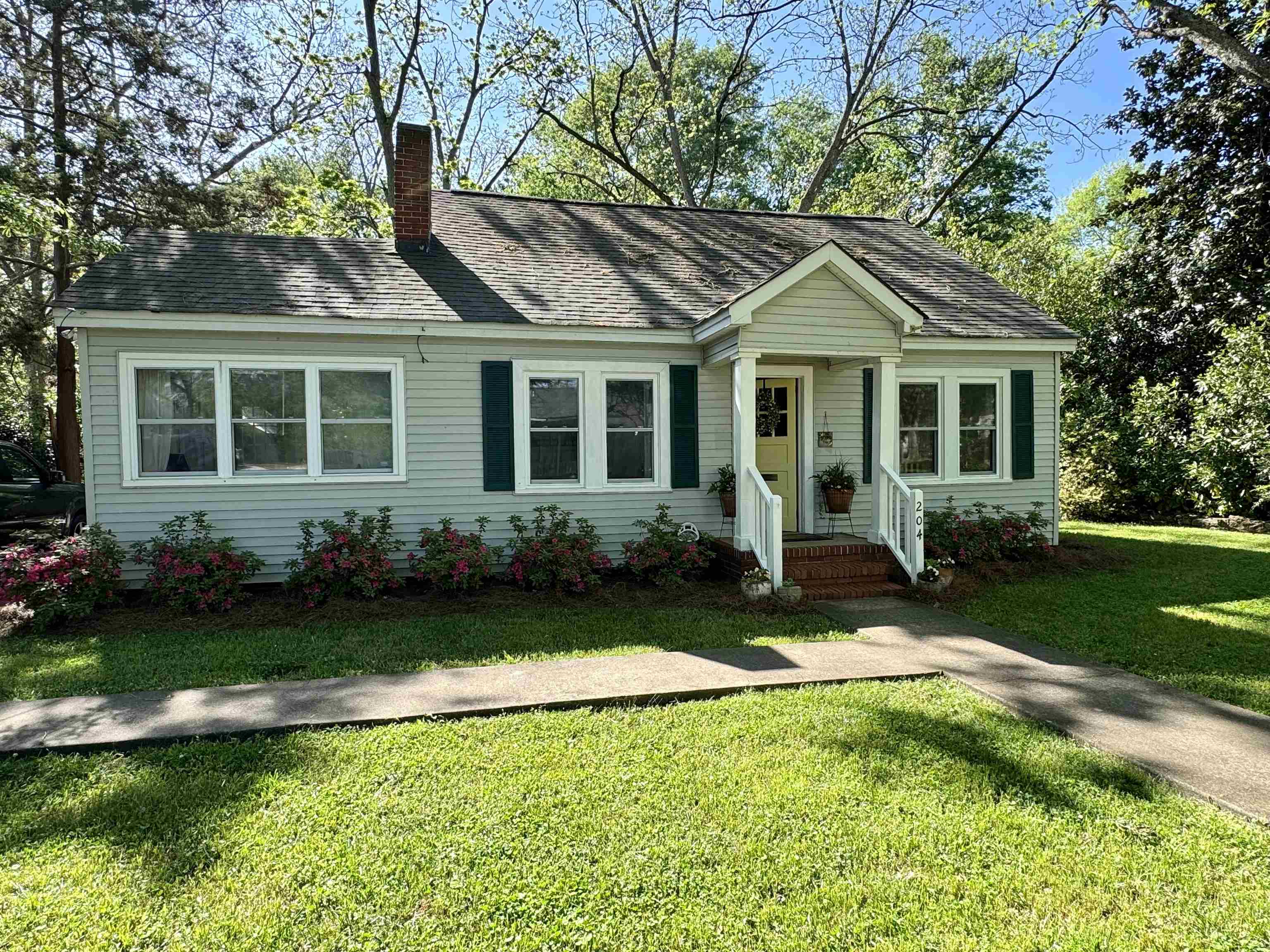 204 N WALNUT STREET