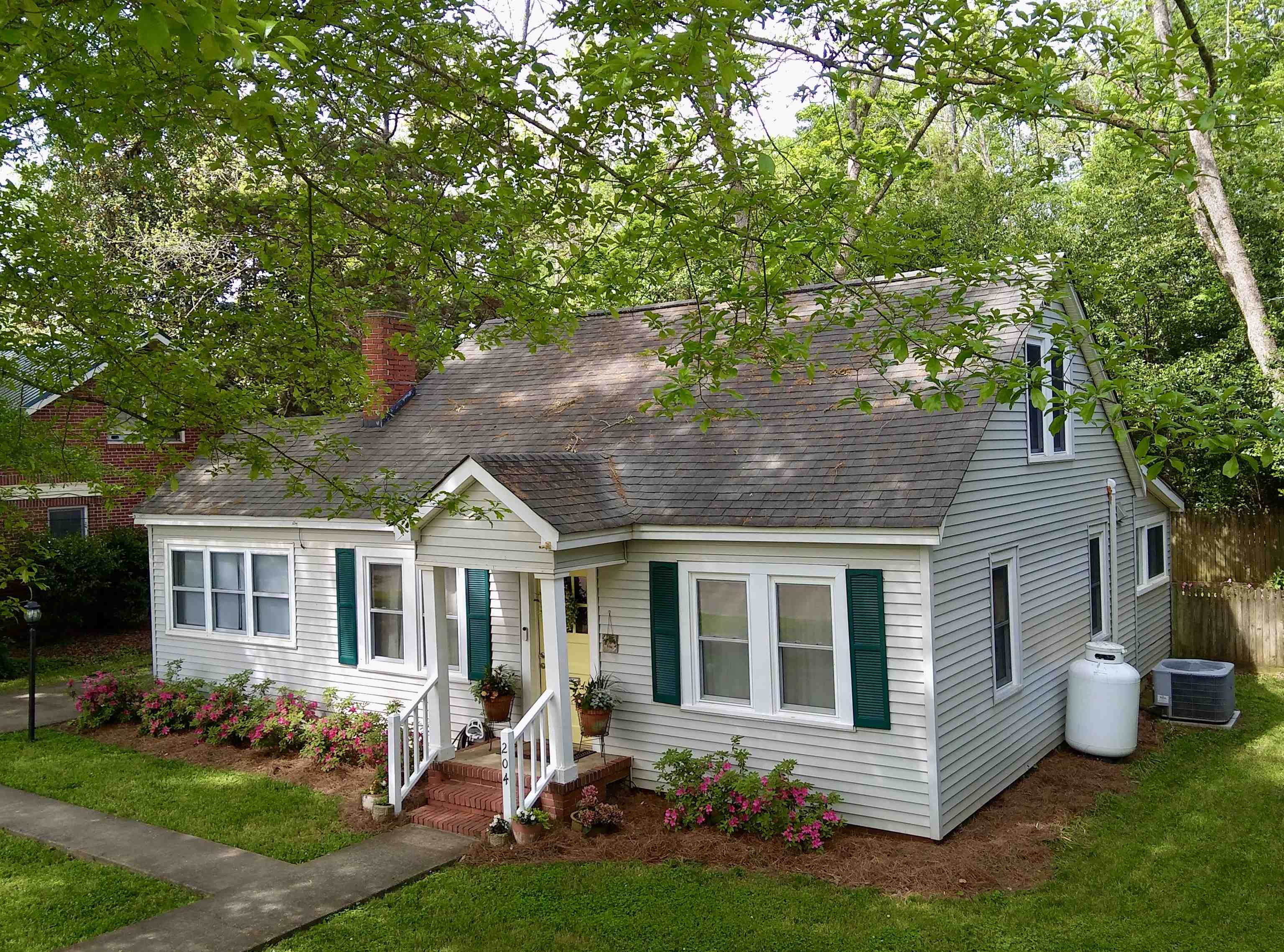 204 N WALNUT STREET