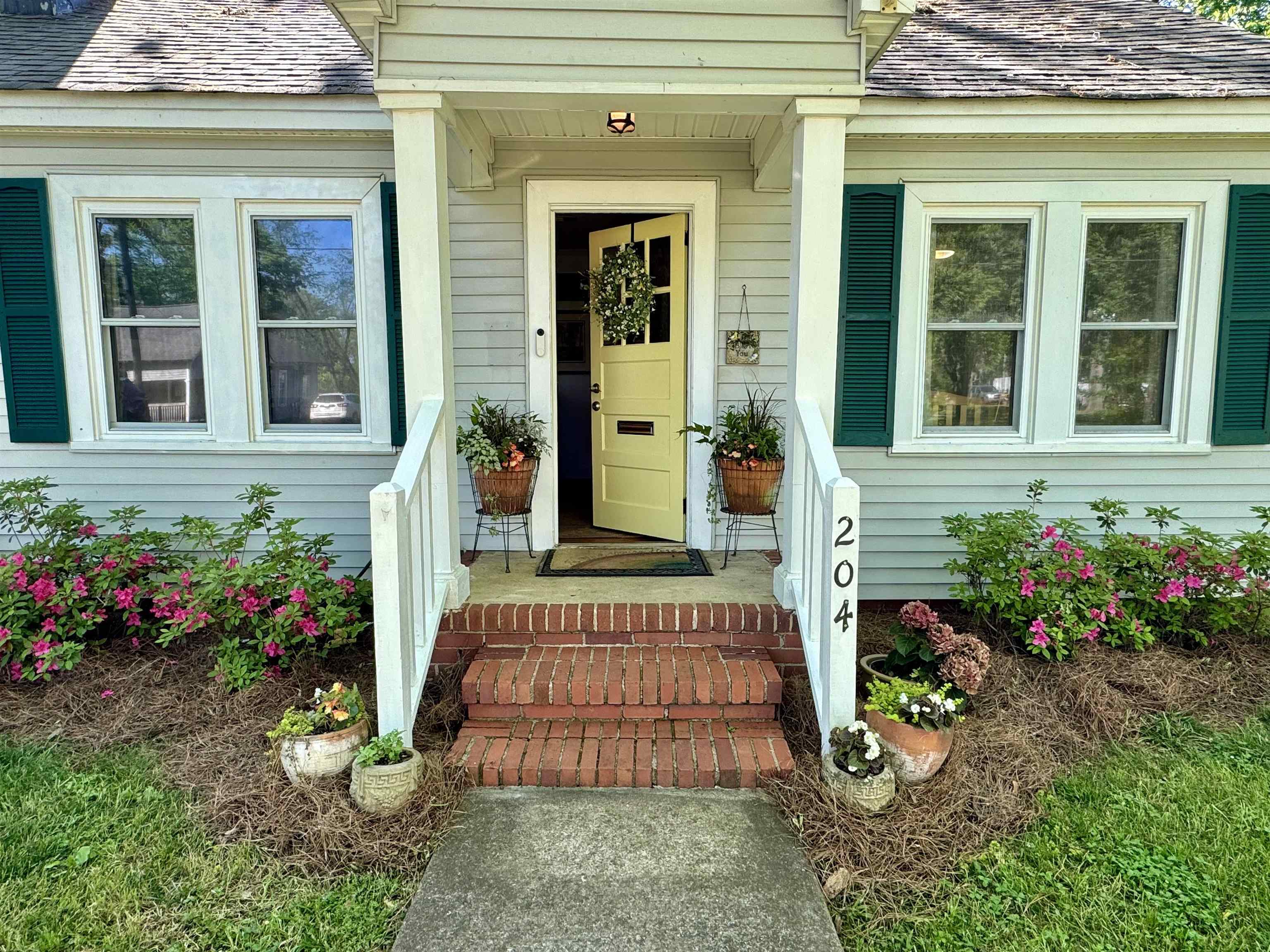 204 N WALNUT STREET