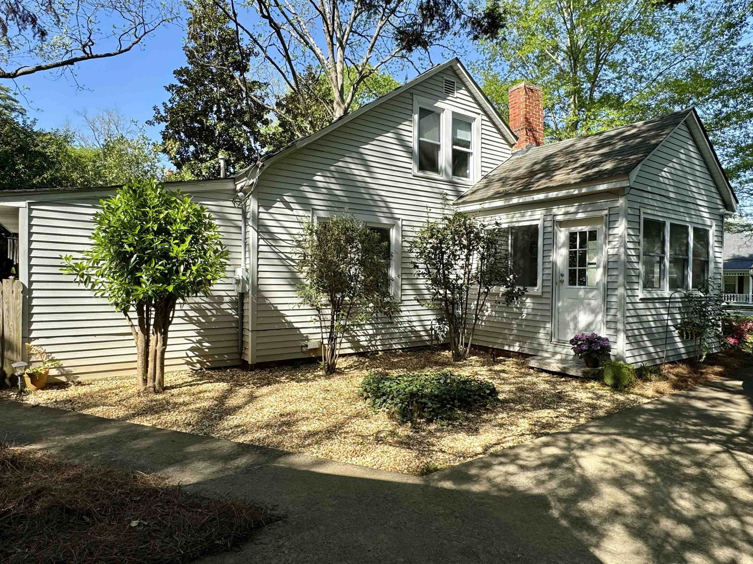 204 N WALNUT STREET