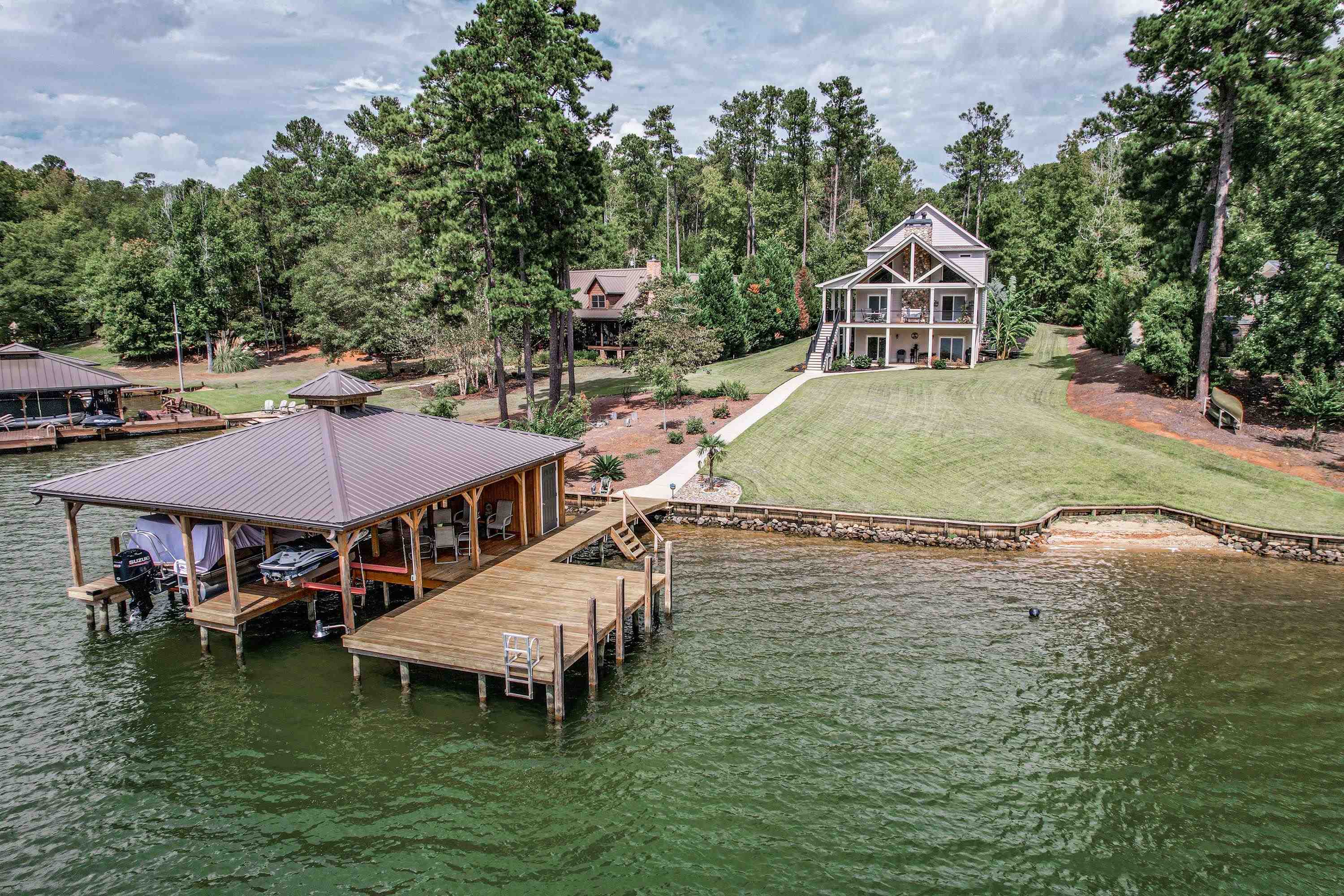 143 NE ISLAND CREEK DRIVE