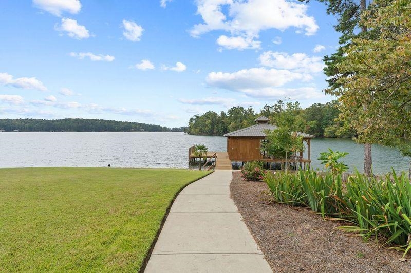 143 NE ISLAND CREEK DRIVE
