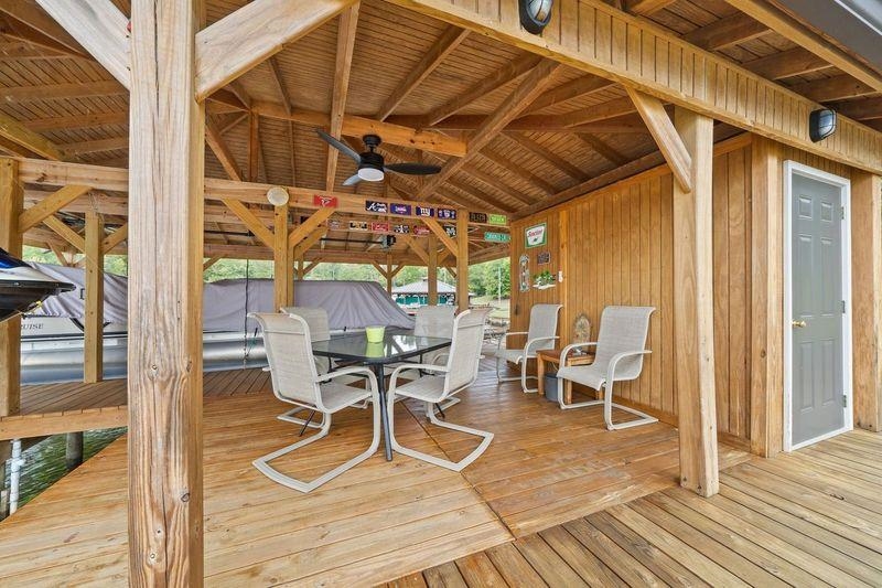 143 NE ISLAND CREEK DRIVE