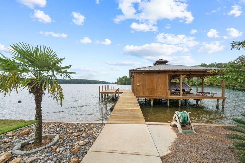 143 NE ISLAND CREEK DRIVE