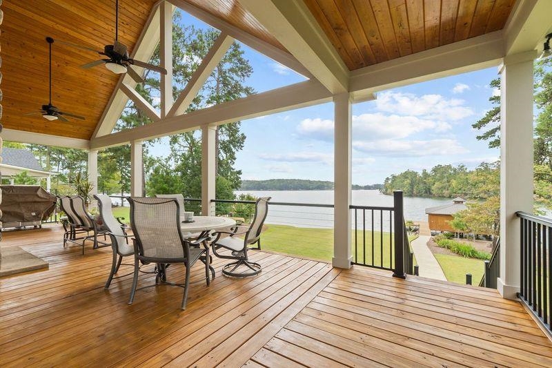 143 NE ISLAND CREEK DRIVE