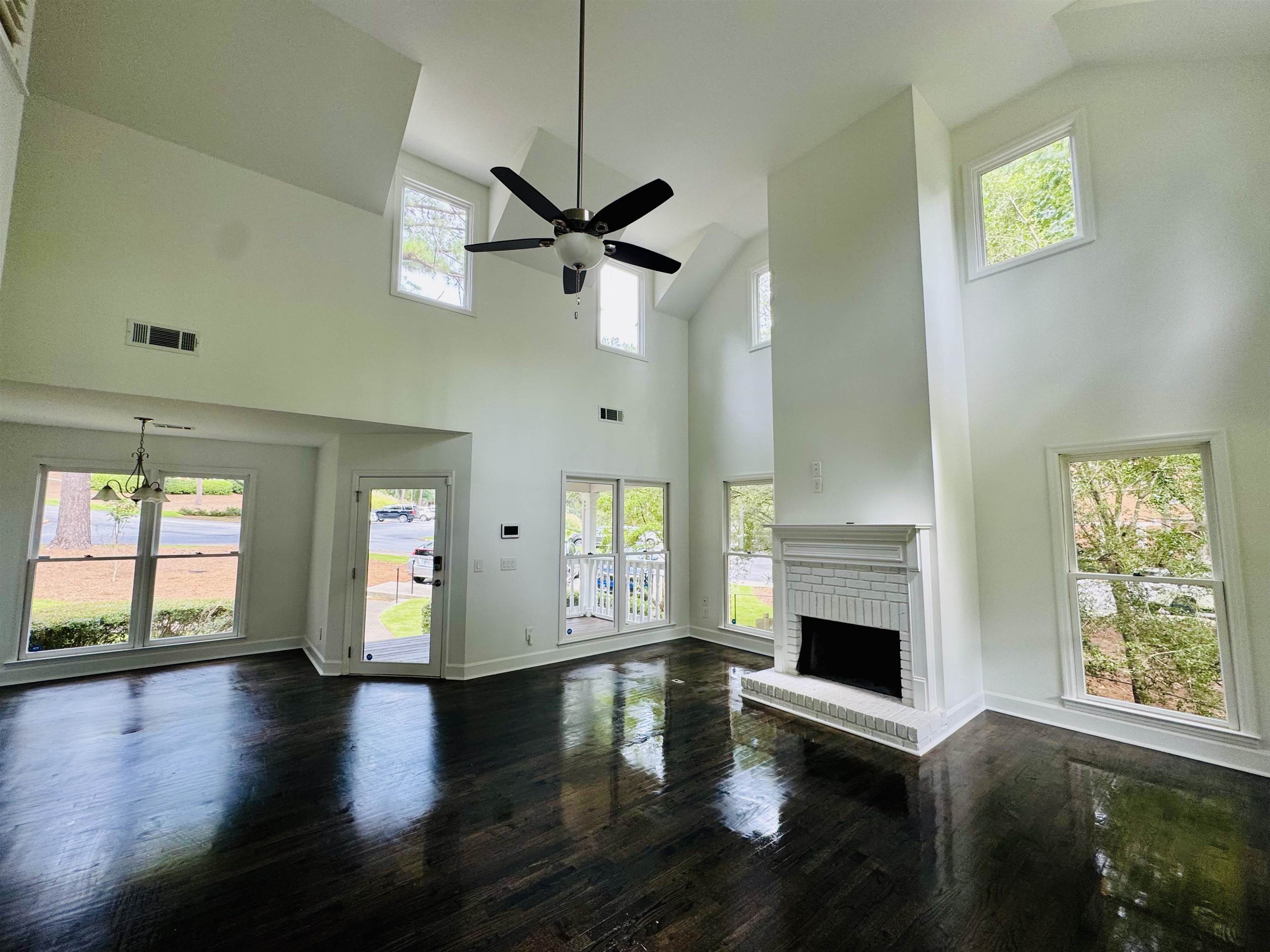 1073 CLUB HOUSE LANE