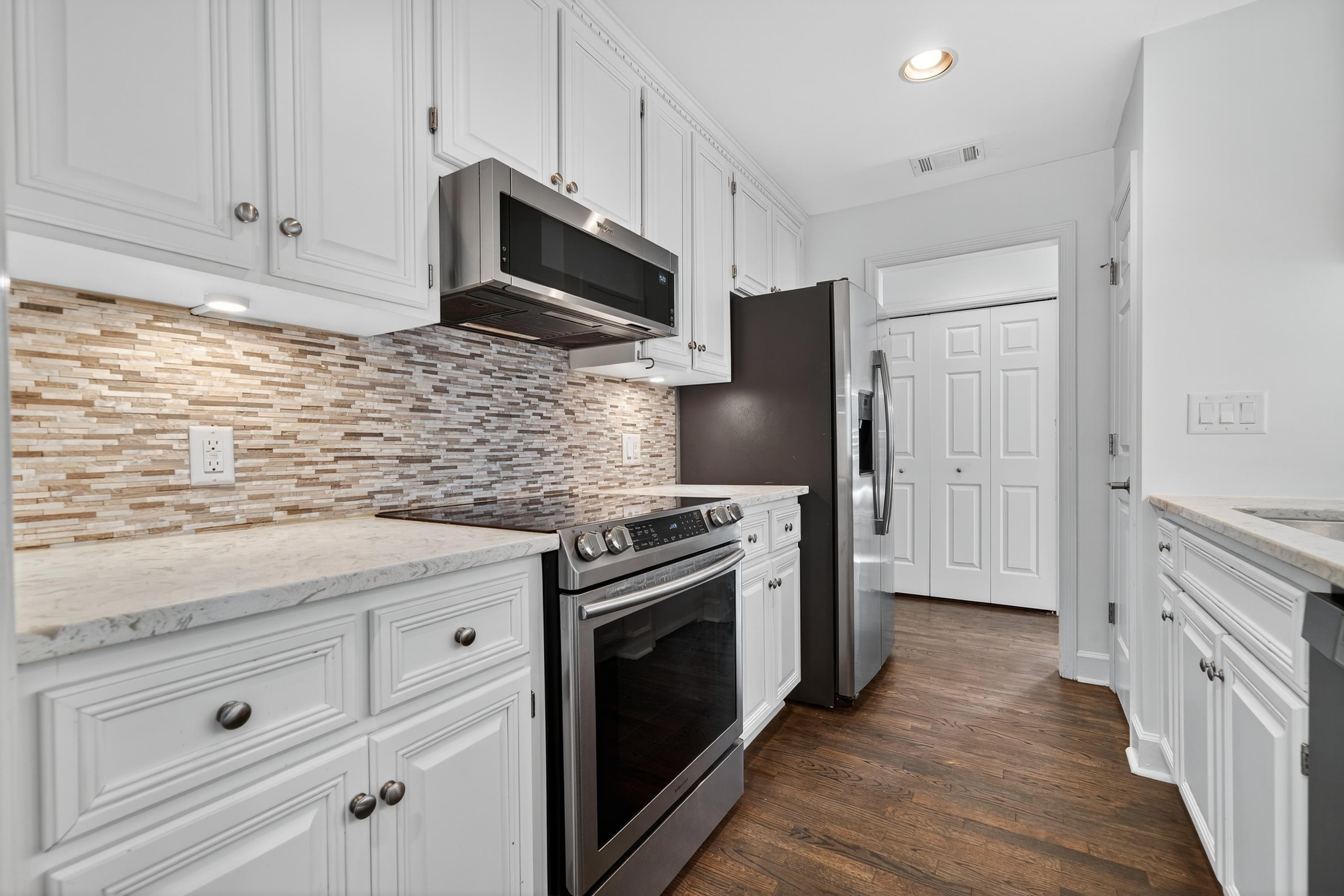 1073 CLUB HOUSE LANE
