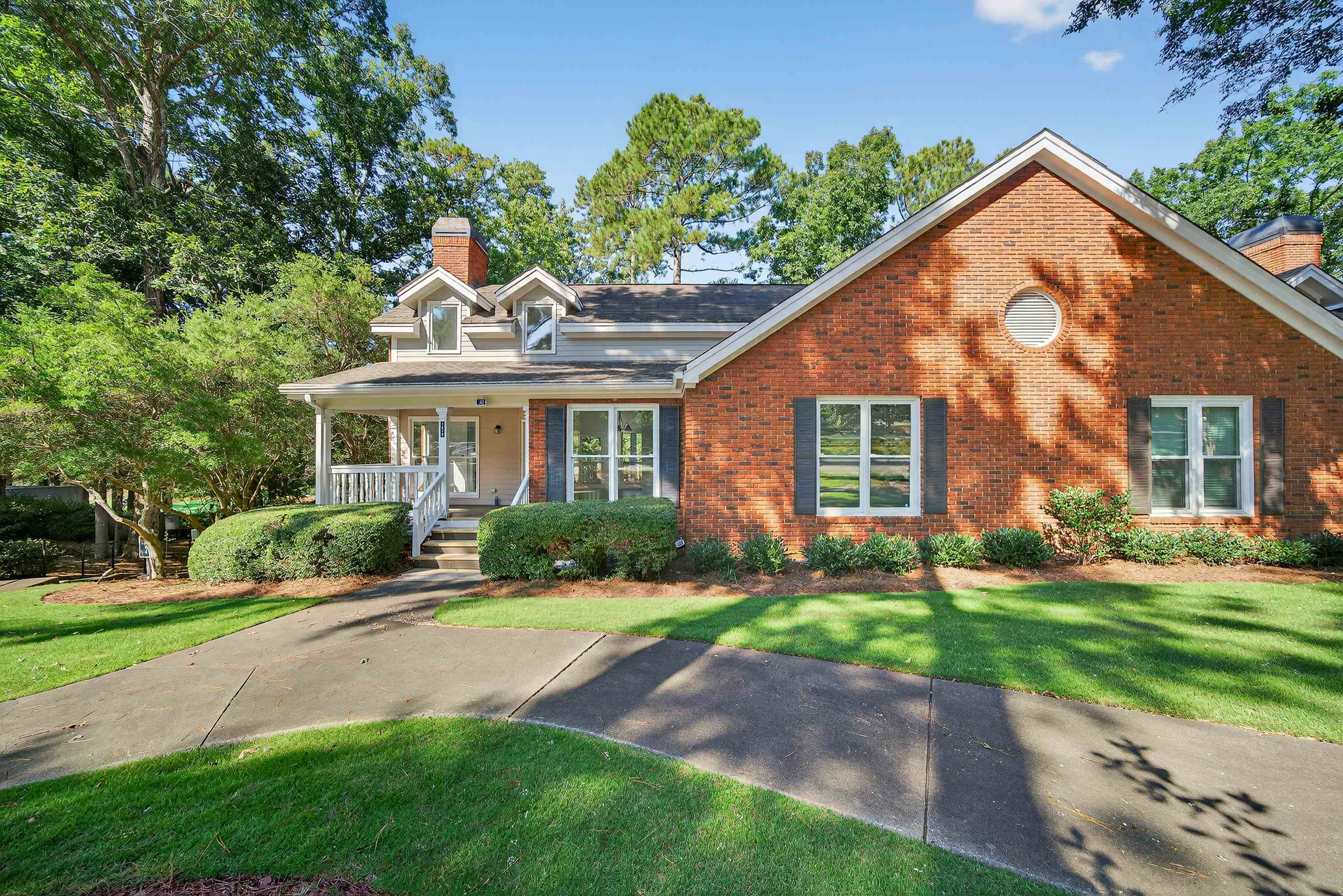 1073 CLUB HOUSE LANE