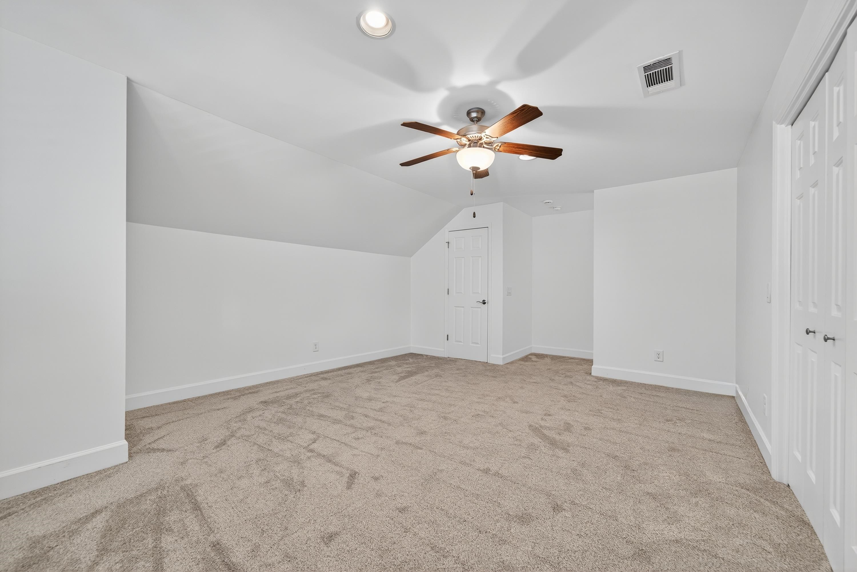 1073 CLUB HOUSE LANE