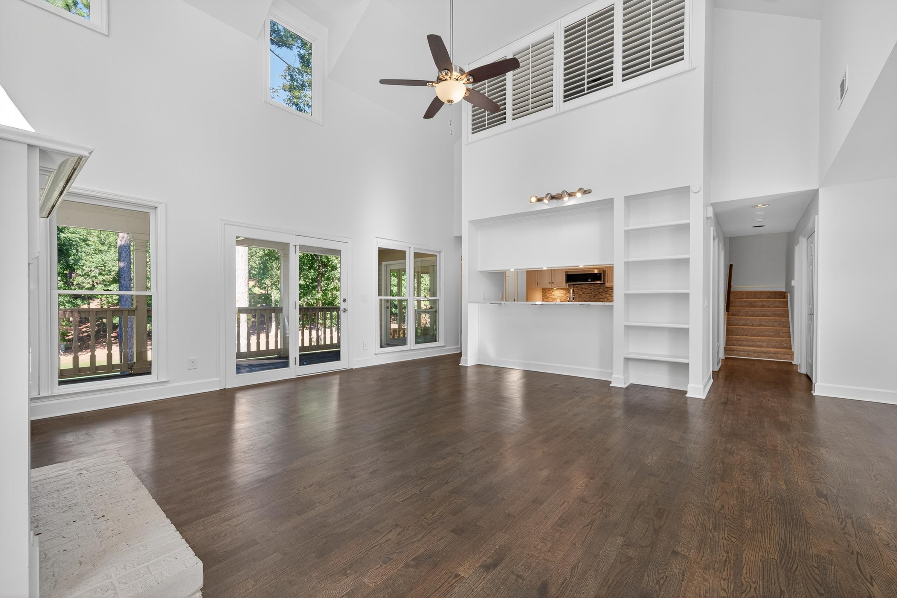 1073 CLUB HOUSE LANE